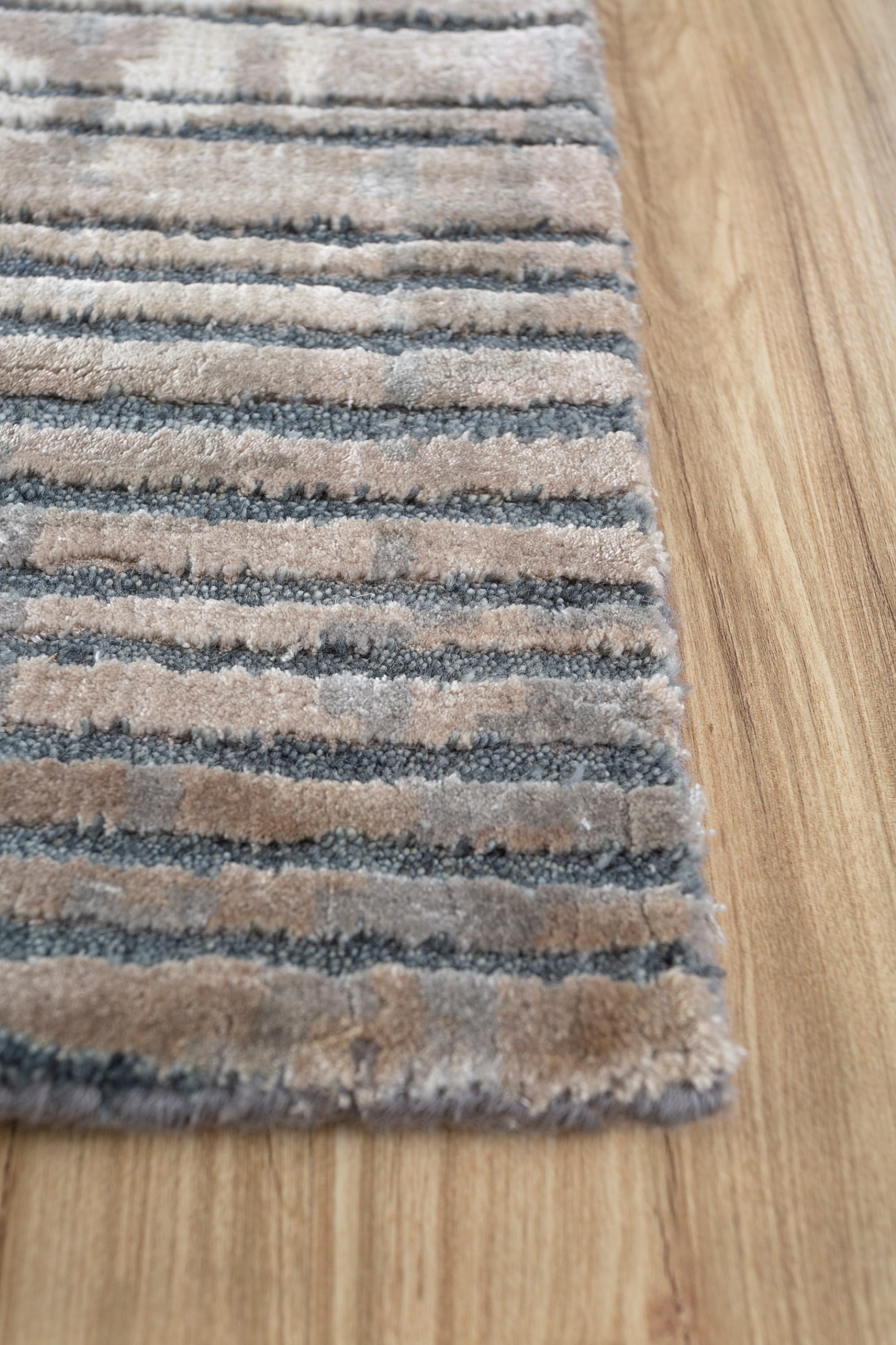 Modern Sign of Time Chicory & White Sand 200X300 cm Handknotted Rug For Sale