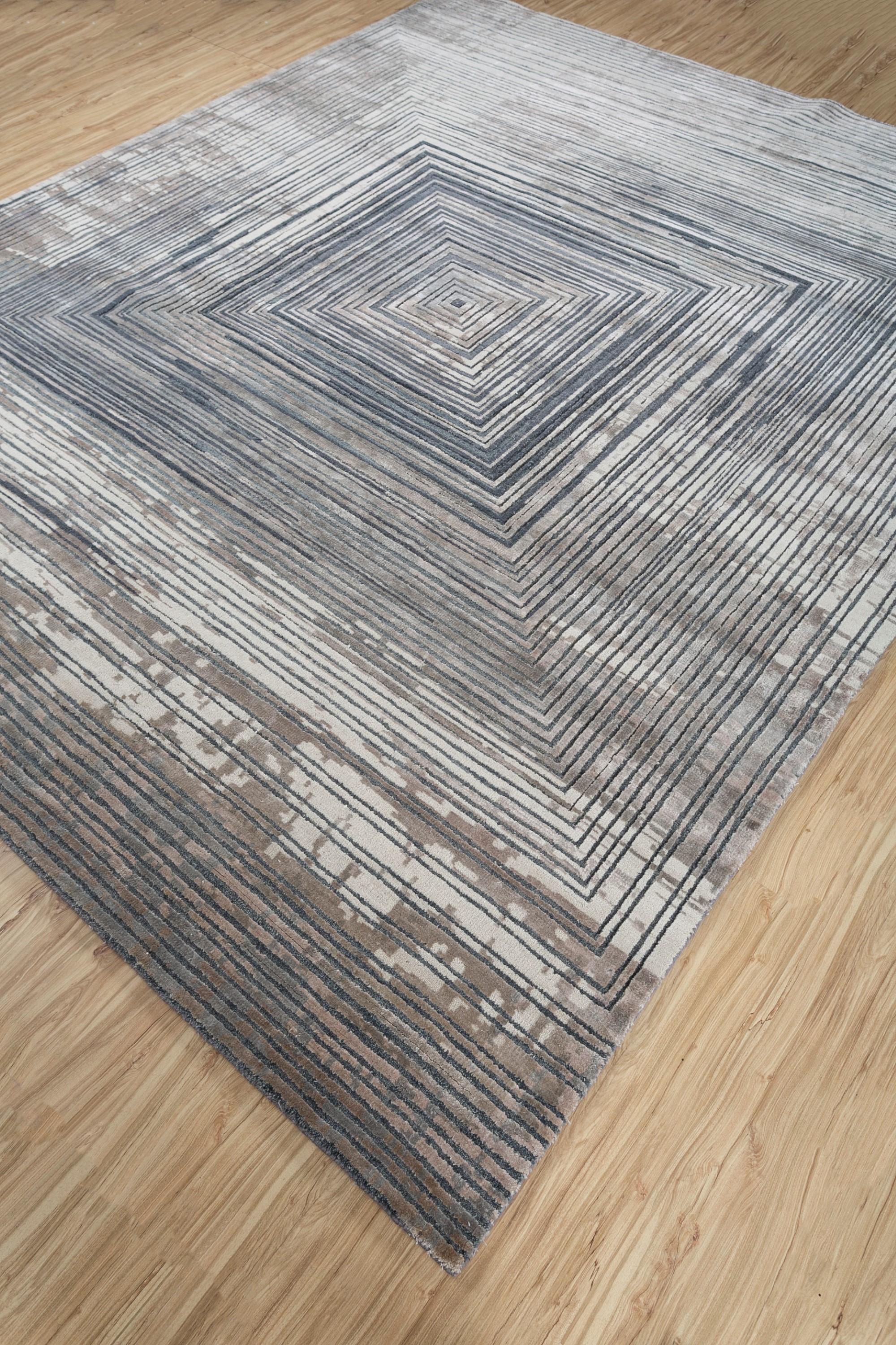 Indian Sign of Time Chicory & White Sand 200X300 cm Handknotted Rug For Sale