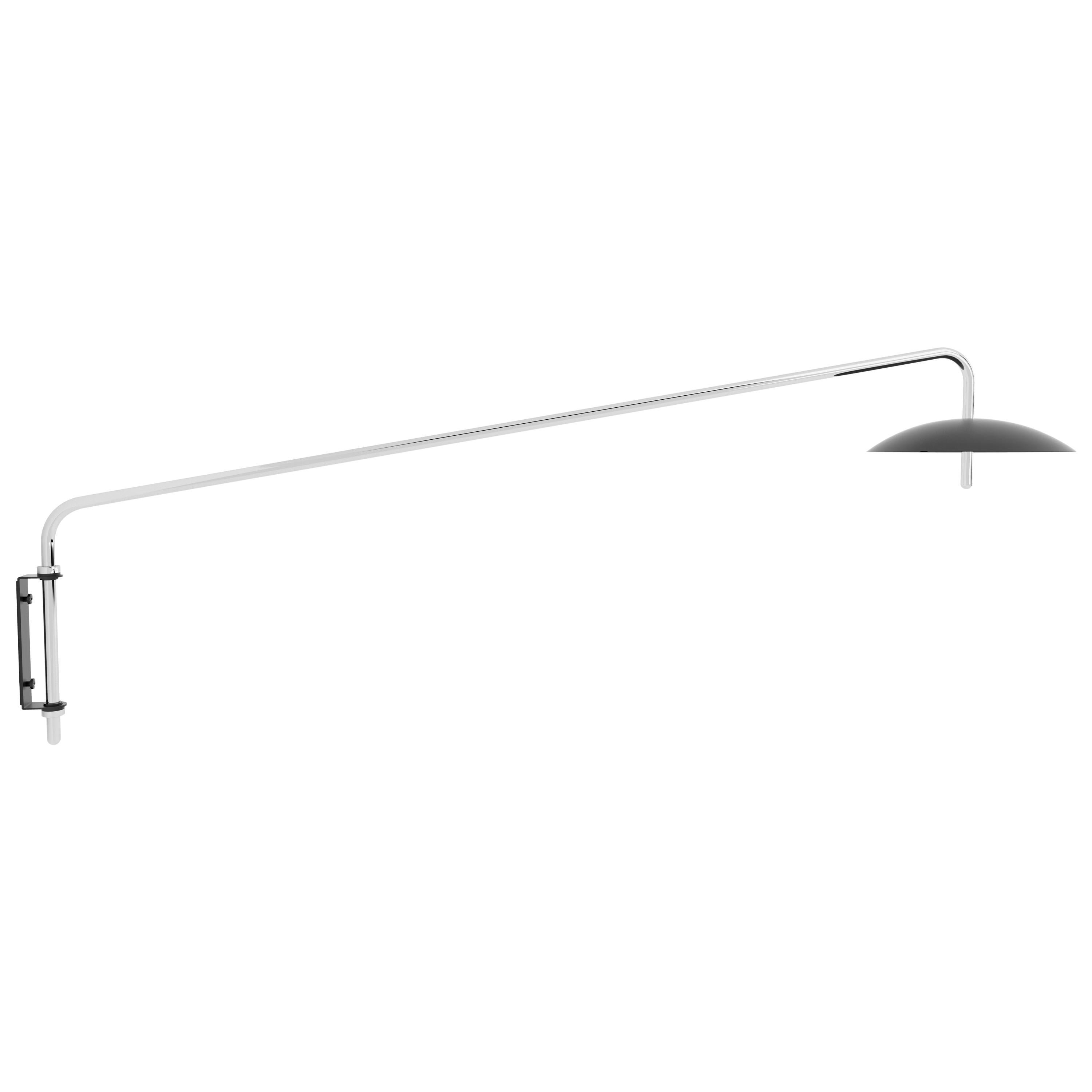 L'applique à bras de signalisation est une applique rotative qui allie parfaitement l'esthétique moderne du milieu du siècle à celle de la science-fiction. Un tube en aluminium plié s'élève d'un support mural pour permettre à l'abat-jour filé de
