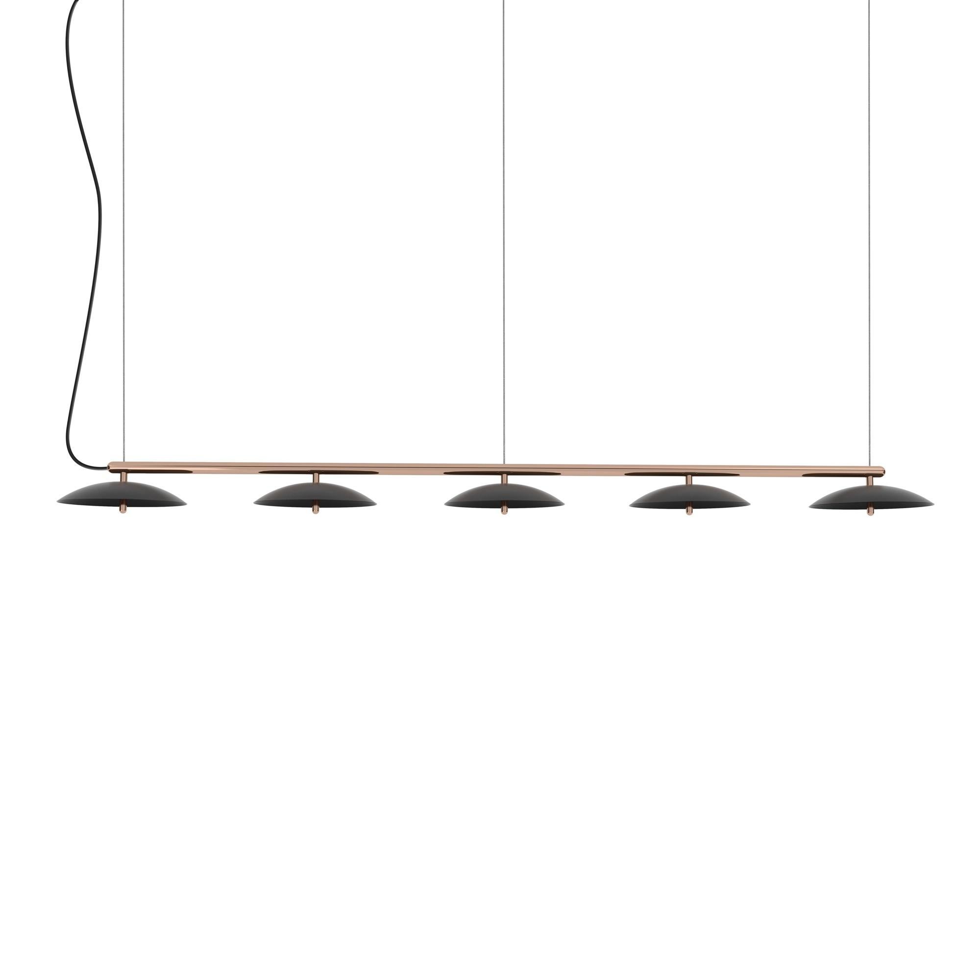 Pendentif linéaire Signal, par Souda, extra-long, noir et laiton, sur commande en vente 3