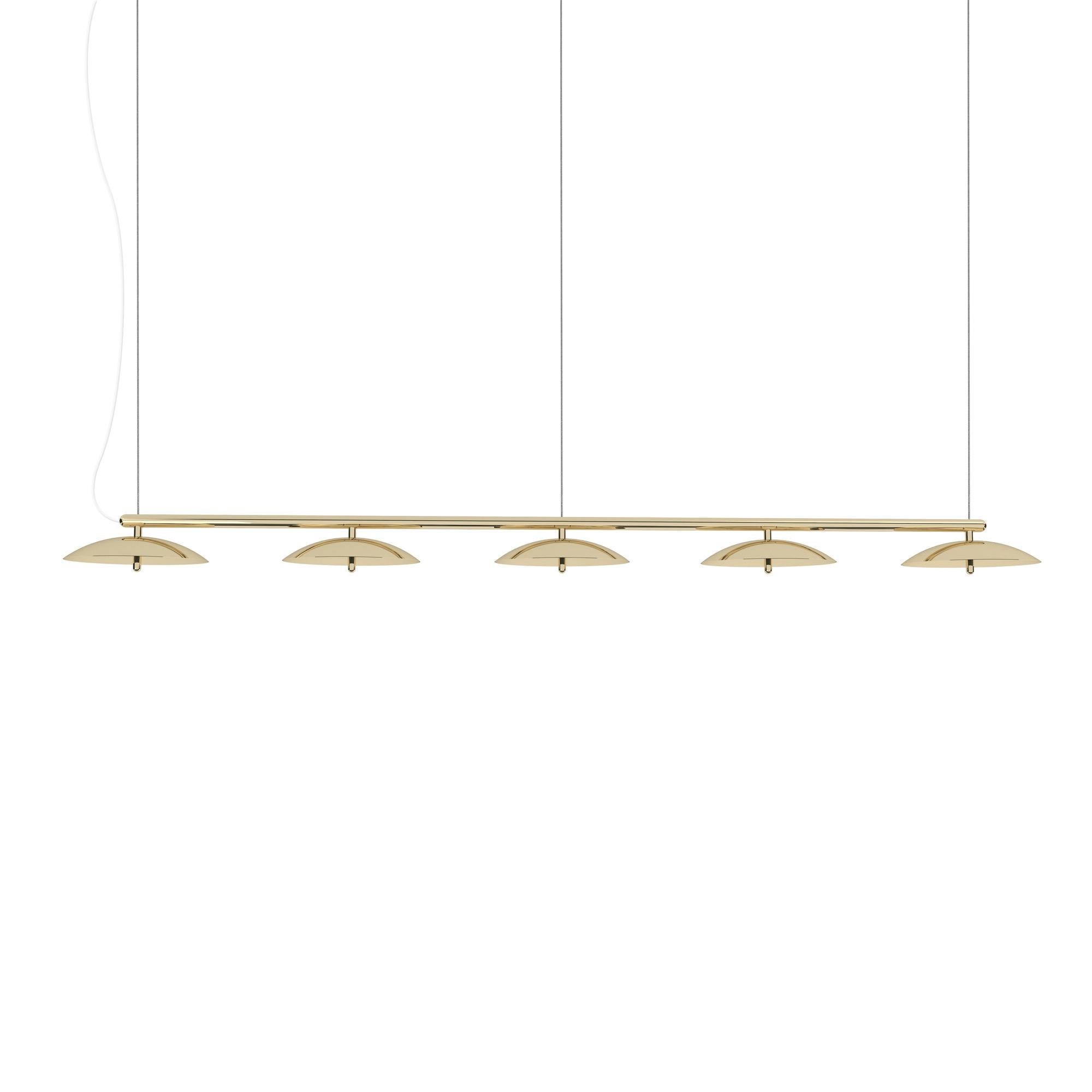 Parfaite au-dessus d'une table à manger ou d'une table de conférence, la suspension linéaire Signal est résolument moderne. Un bras en métal poli soutient sans effort des abat-jours en métal filé qui diffusent une lumière descendante à travers des