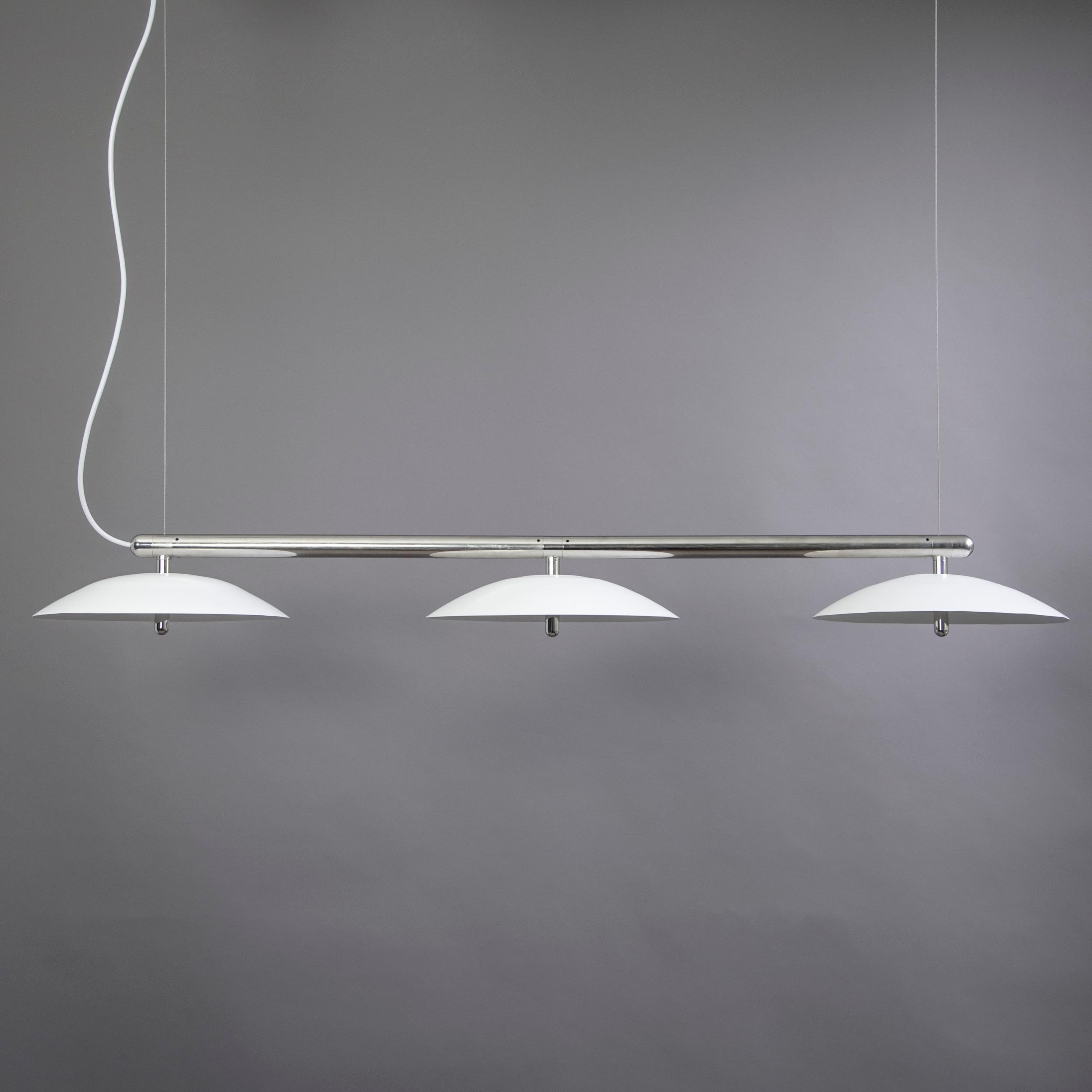 Moderne Lampe à suspension linéaire Signal de Souda, longue, en laiton, fabriquée sur commande en vente