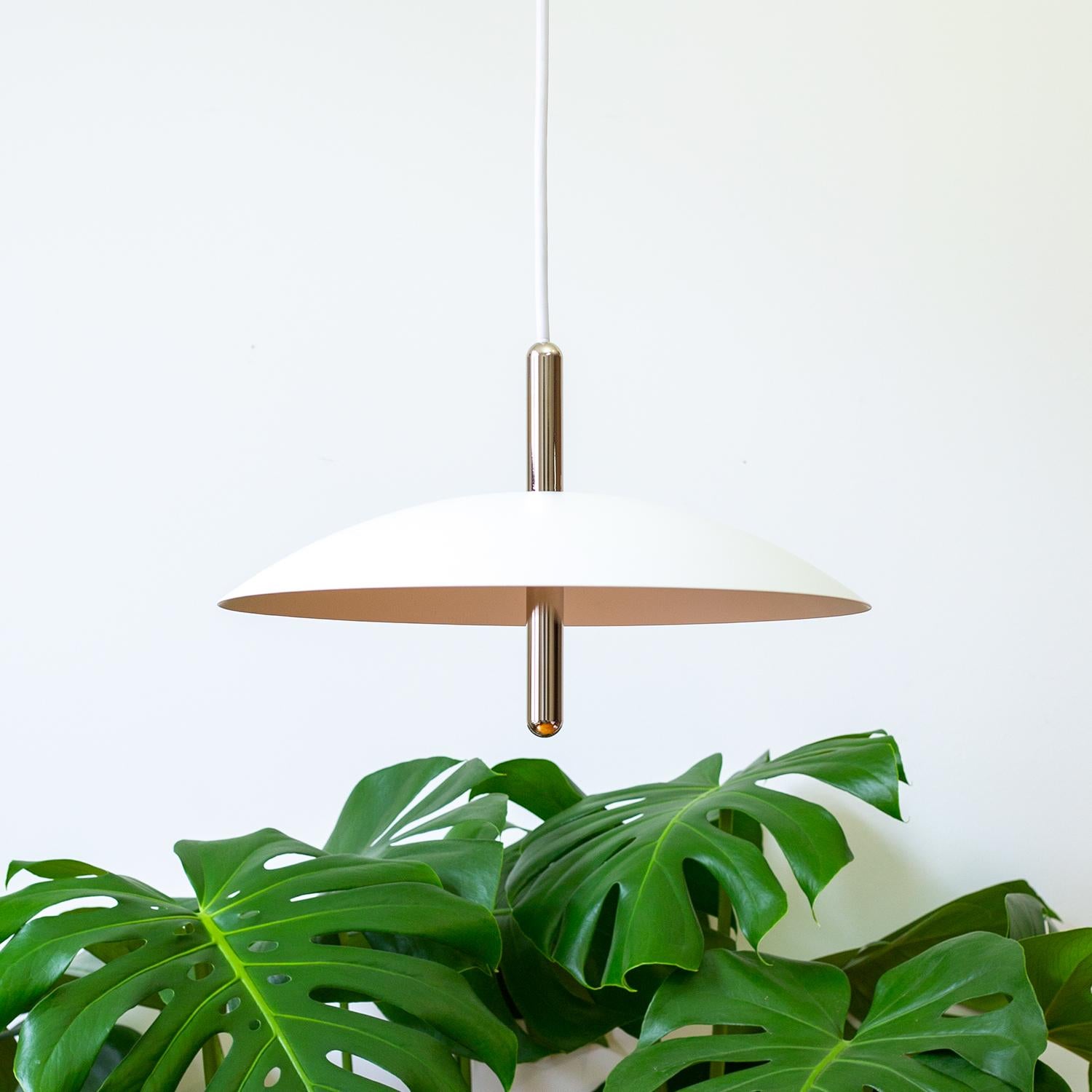Lámpara colgante Signal de Souda, blanca y cobre, por encargo en Nuevo estado para la venta en Brooklyn, NY