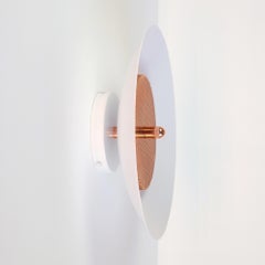 Signal Sconce, Blanco y Cobre, de Souda, En Stock