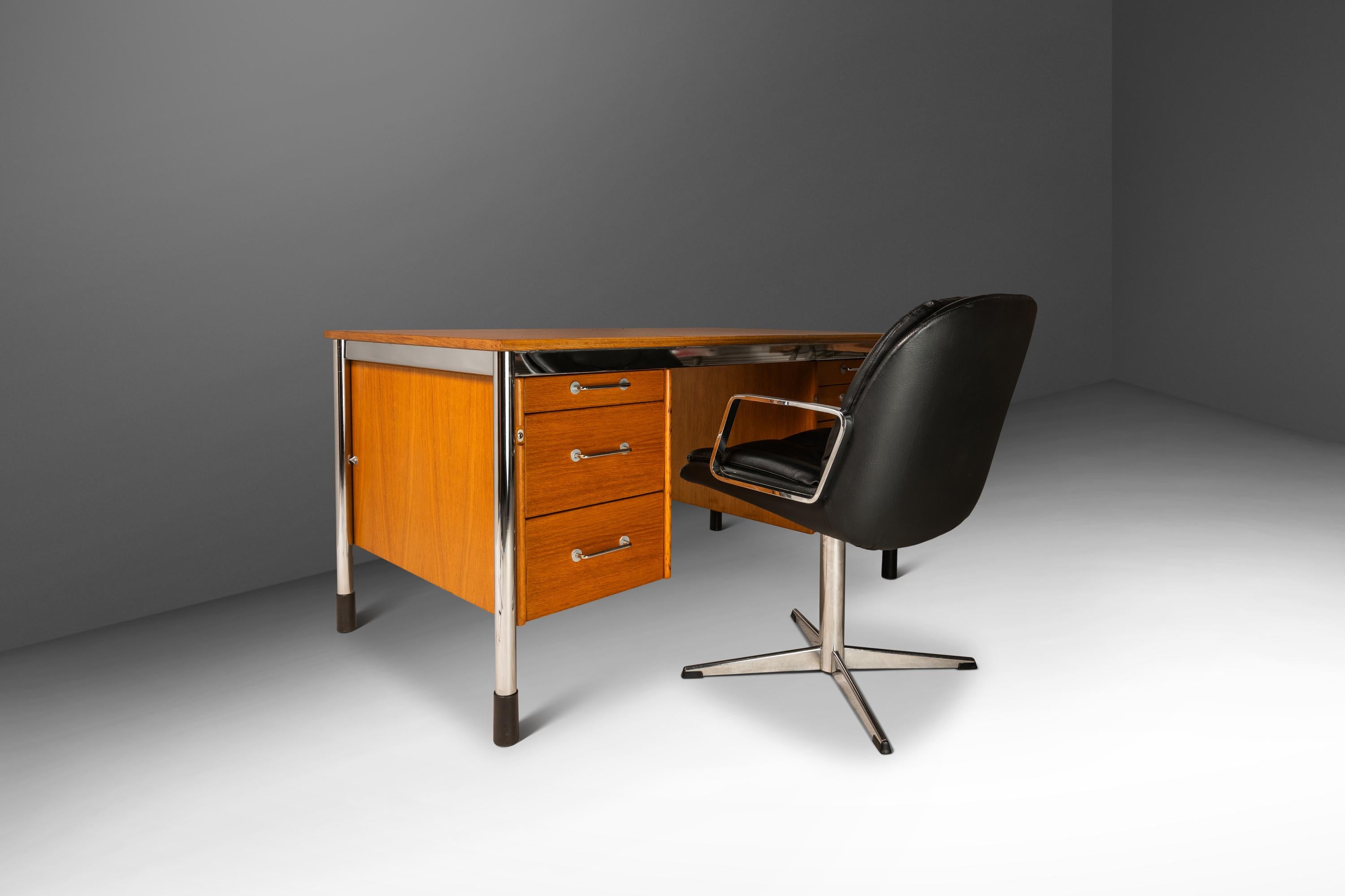 'Signatur' Executive Desk in Honey Oak, Tord Bjorklund for IKEA, Sweden, c. 1980 In Good Condition In Deland, FL