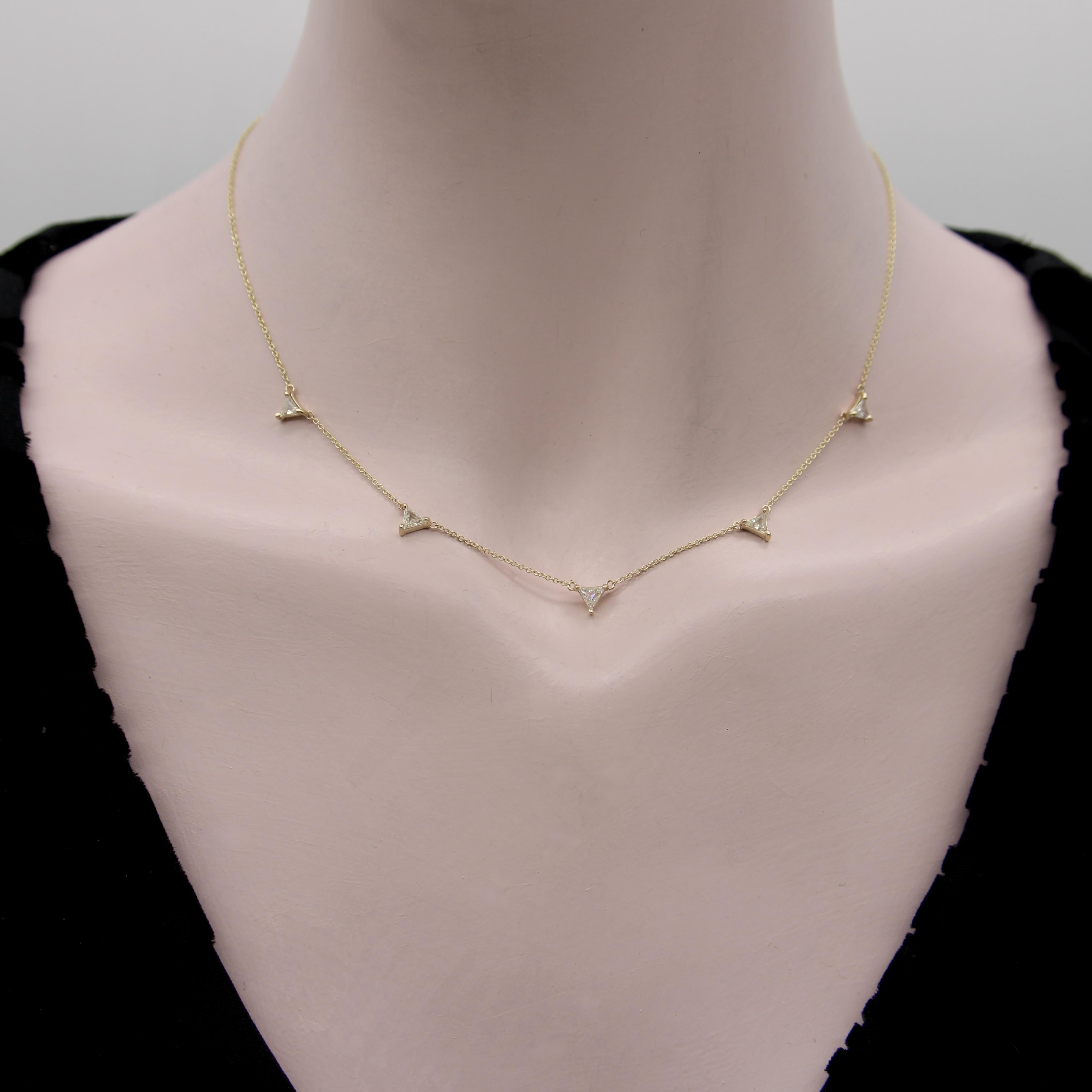 Collar multidiamante triangular de oro de 14 quilates Signature en venta 1