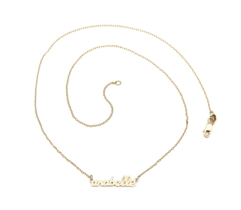 Personalisierte Mini-Schriftzugname-Halskette mit drei Namen aus der Signatur-Kollektion im Zustand „Neu“ im Angebot in New York, NY