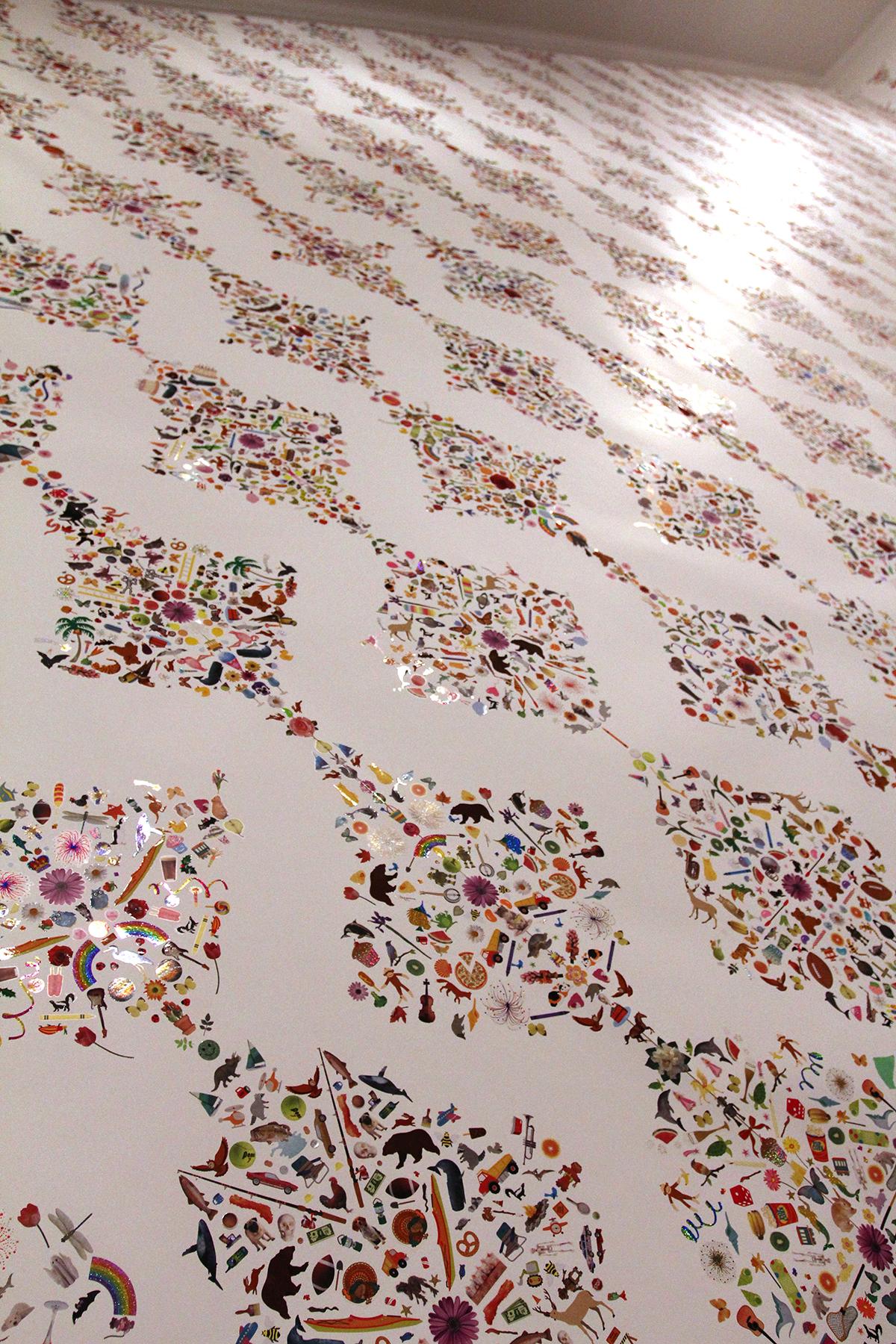 Signature Damask Wallpaper with Multicolored, Hand Applied Stickers (amerikanisch) im Angebot