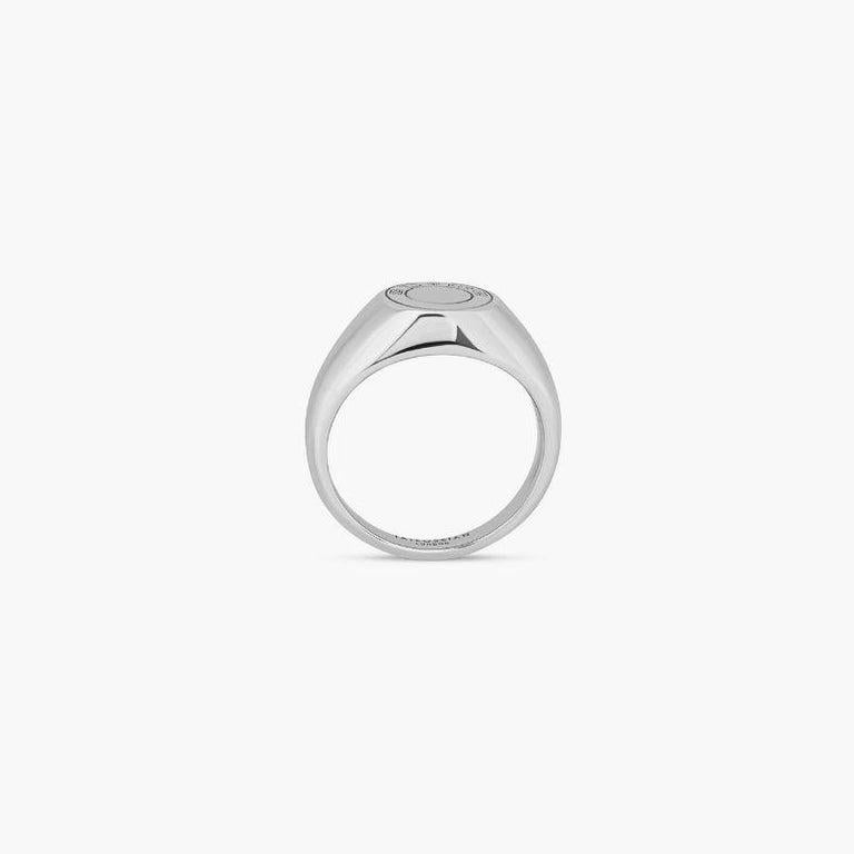 Uomo Anello Signature Lock con Lapis blu in argento rodiato, taglia S in vendita