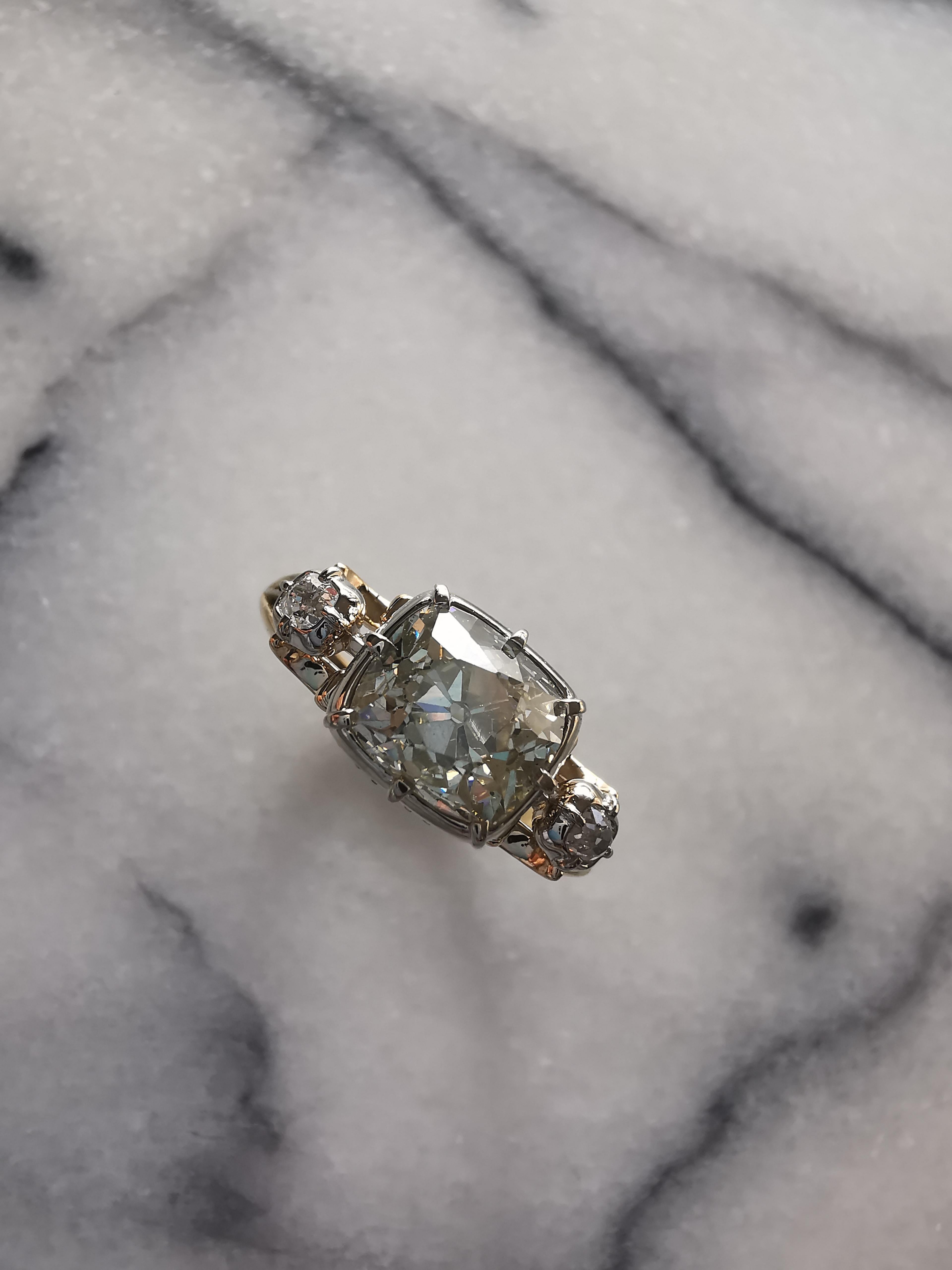 George III Signature Old Mine Diamond Three Stone Ring For Sale