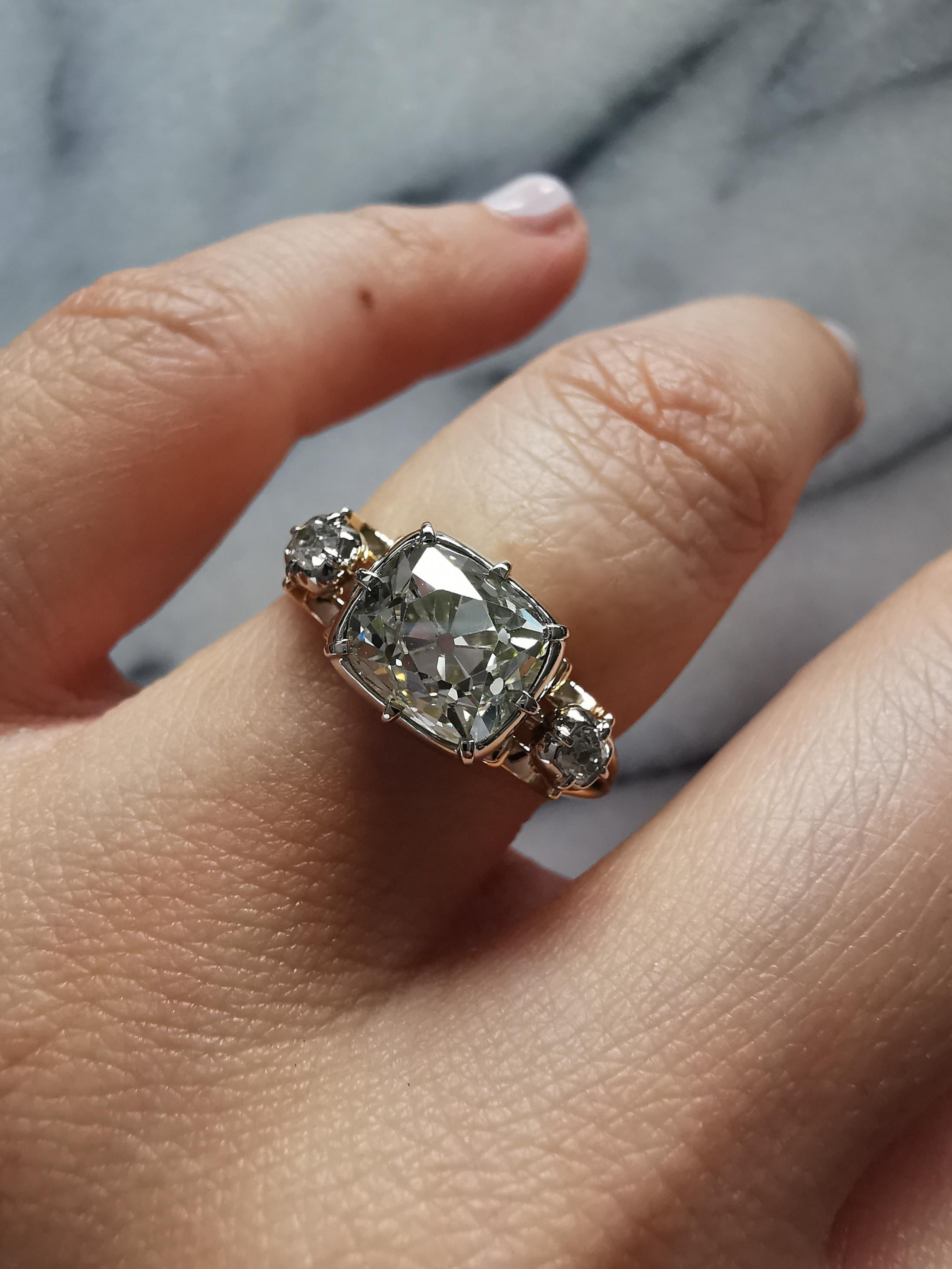 Signatur Old Mine Diamant-Ring mit drei Steinen im Angebot 2