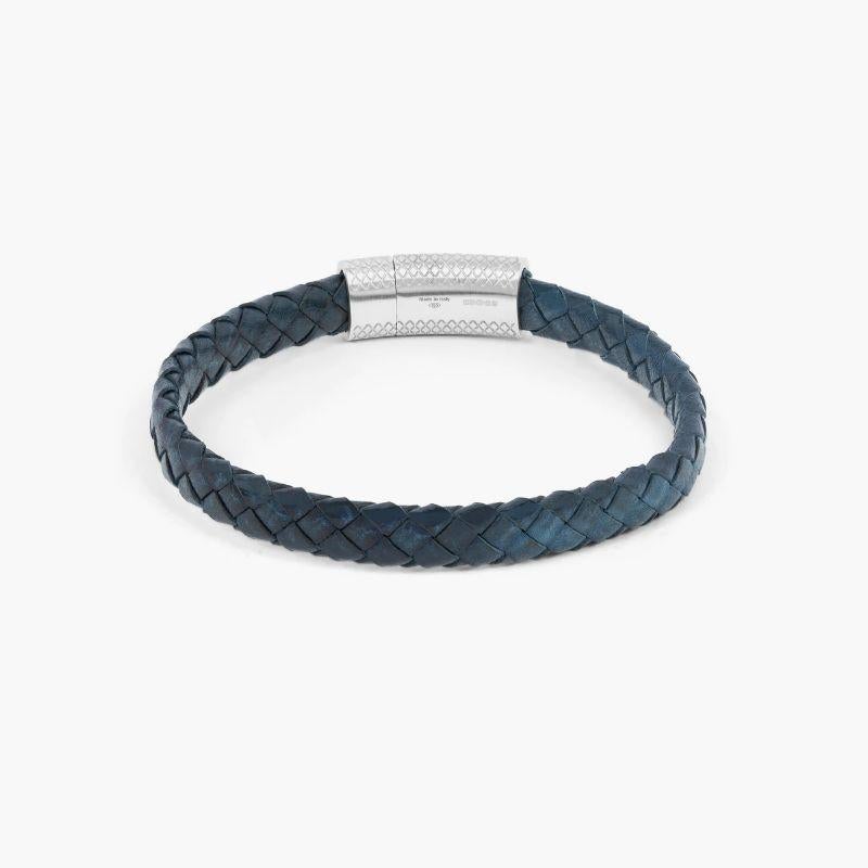 Signature Oval Bracelet in Blue Leather & Rhodium-plated Sterling Silver, Size L In New Condition For Sale In Fulham business exchange, London