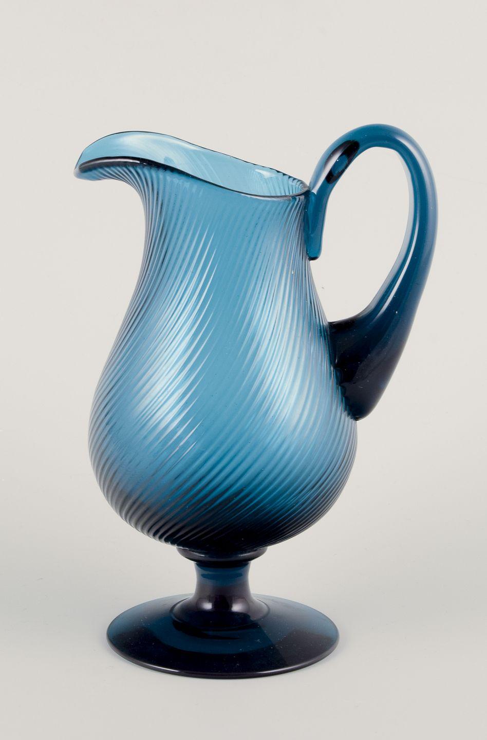Signe Persson-Melin, schwedische Glaskünstlerin. Zwei Krüge aus Kunstglas. (Schwedisch) im Angebot