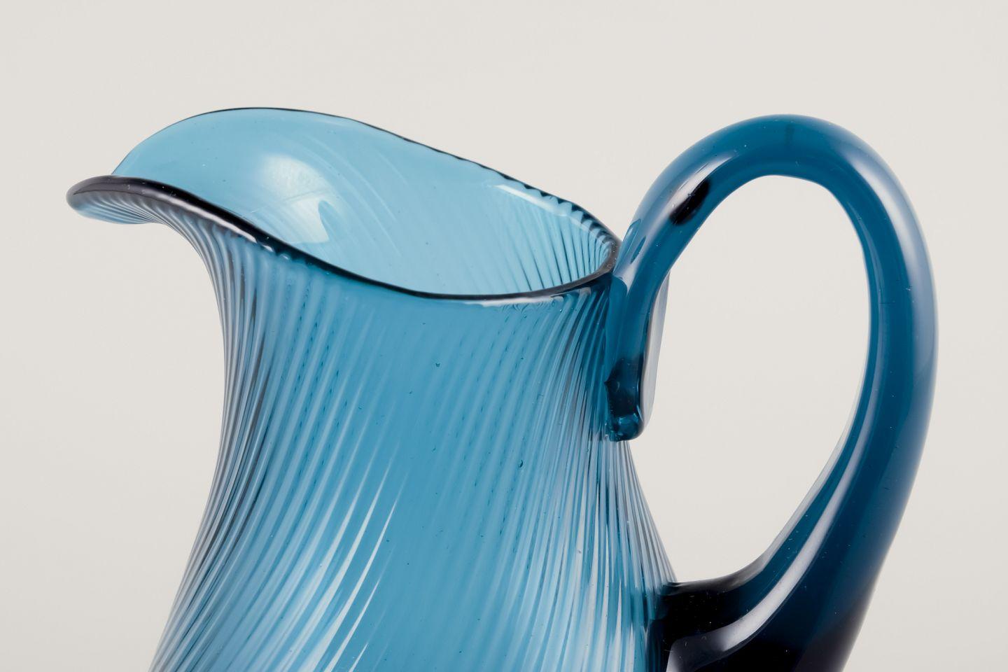 Signe Persson-Melin, schwedische Glaskünstlerin. Zwei Krüge aus Kunstglas. im Zustand „Hervorragend“ im Angebot in København, Copenhagen