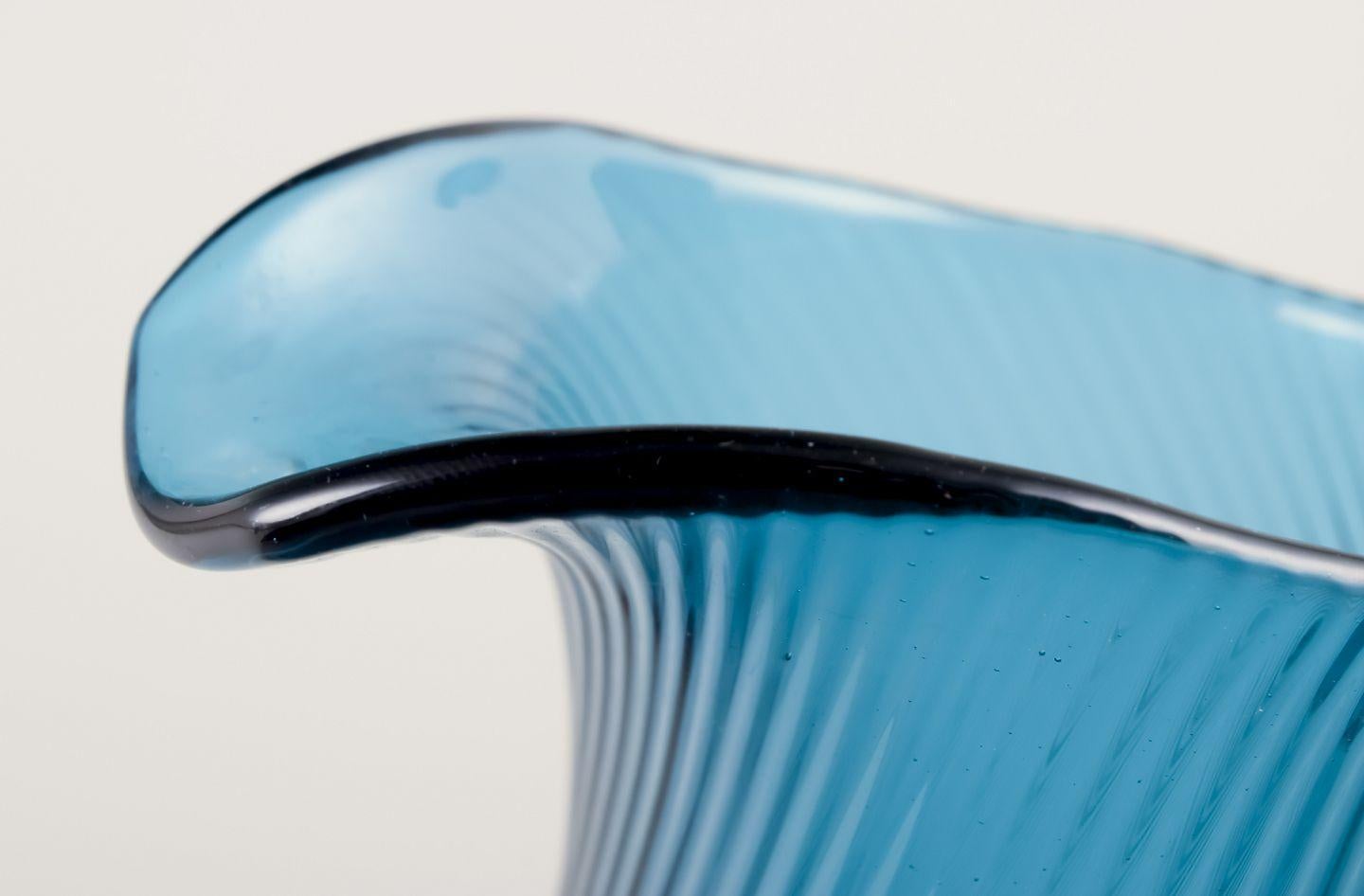Signe Persson-Melin, schwedische Glaskünstlerin. Zwei Krüge aus Kunstglas. (Ende des 20. Jahrhunderts) im Angebot