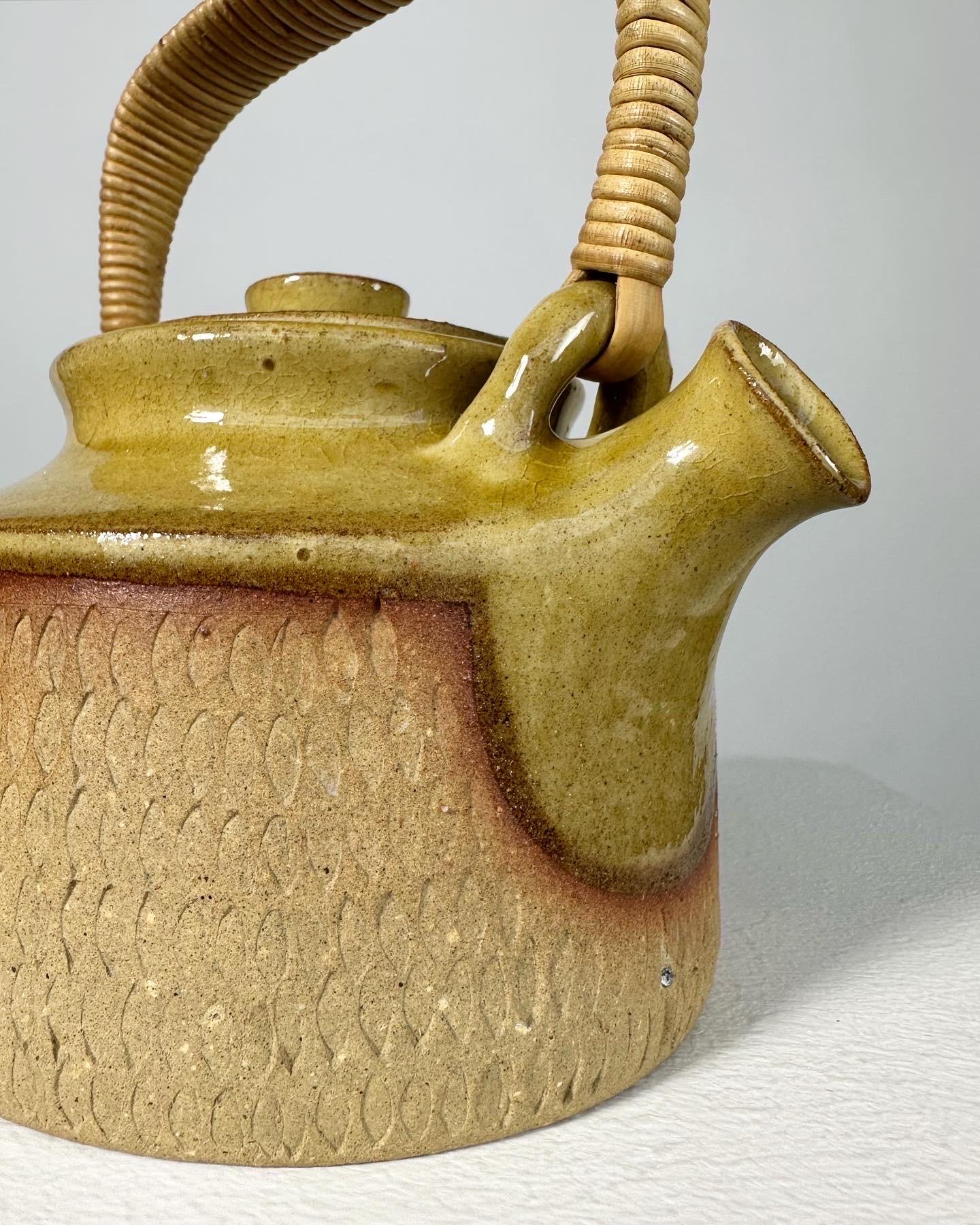 Signe Persson Melin Teapot Relief Pattern Woven Cane Handle Sweden 1950s In Good Condition For Sale In Basel, BS