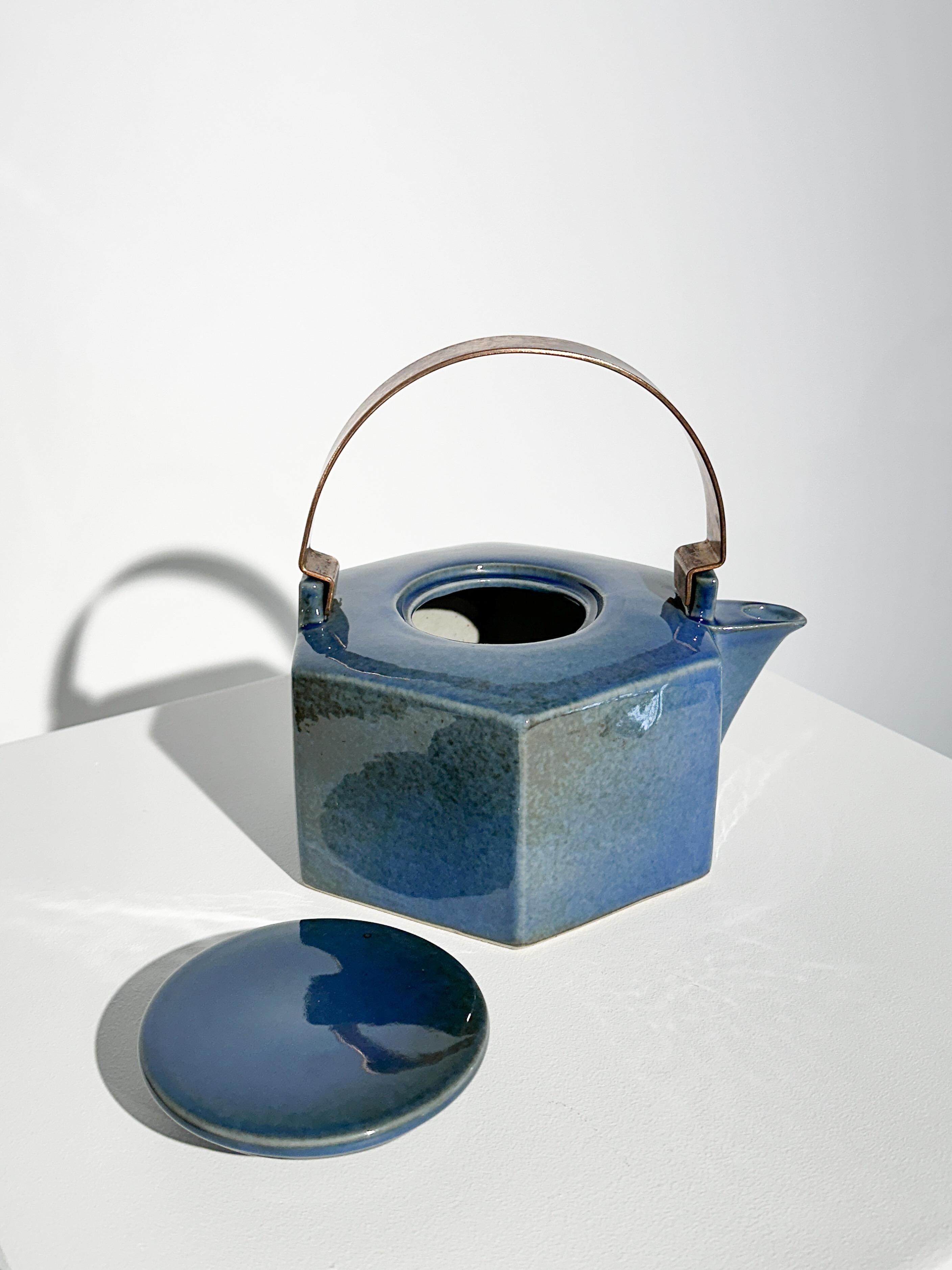 Suédois Signe Persson-Melin Théière Rörstrand Grès Bleu Céramique Cuivre 1970 en vente