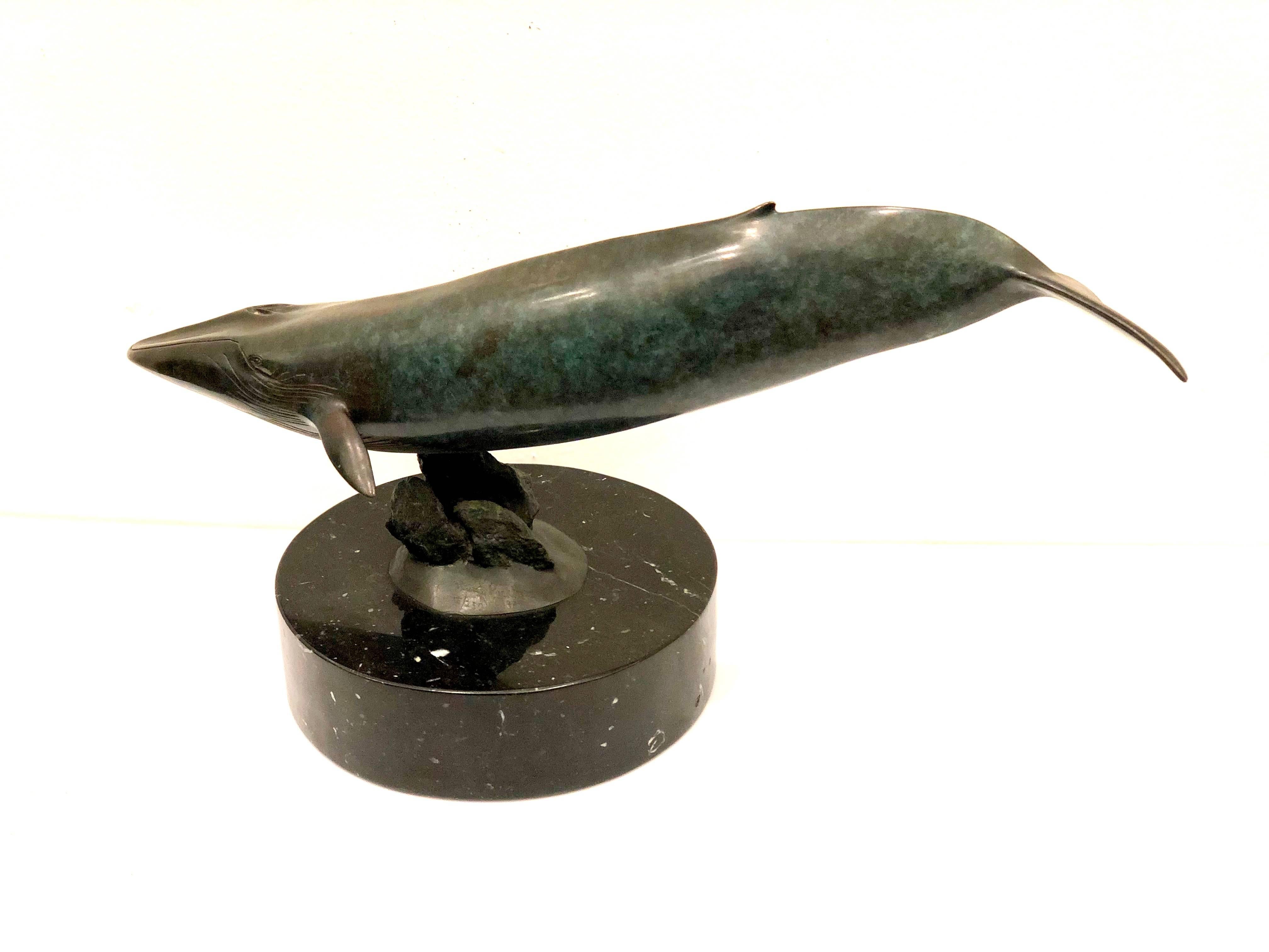 Classique américain Sculpture de baleine bleue signée et numérotée:: Randy Puckett 15/250 Edition 1984 Année