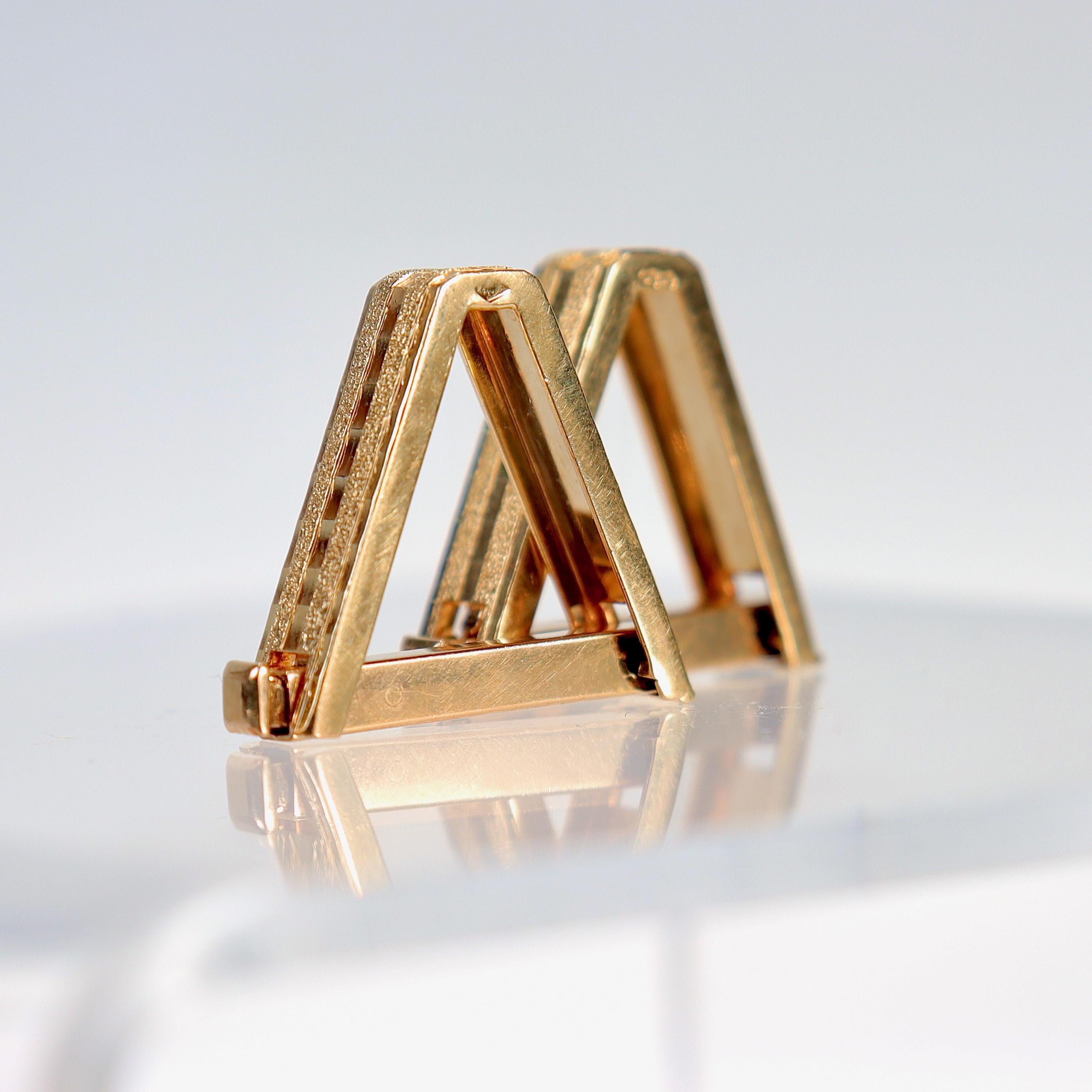 Signed 18 Karat French Gold Triangular or Wrapped Cufflinks For Sale 5
