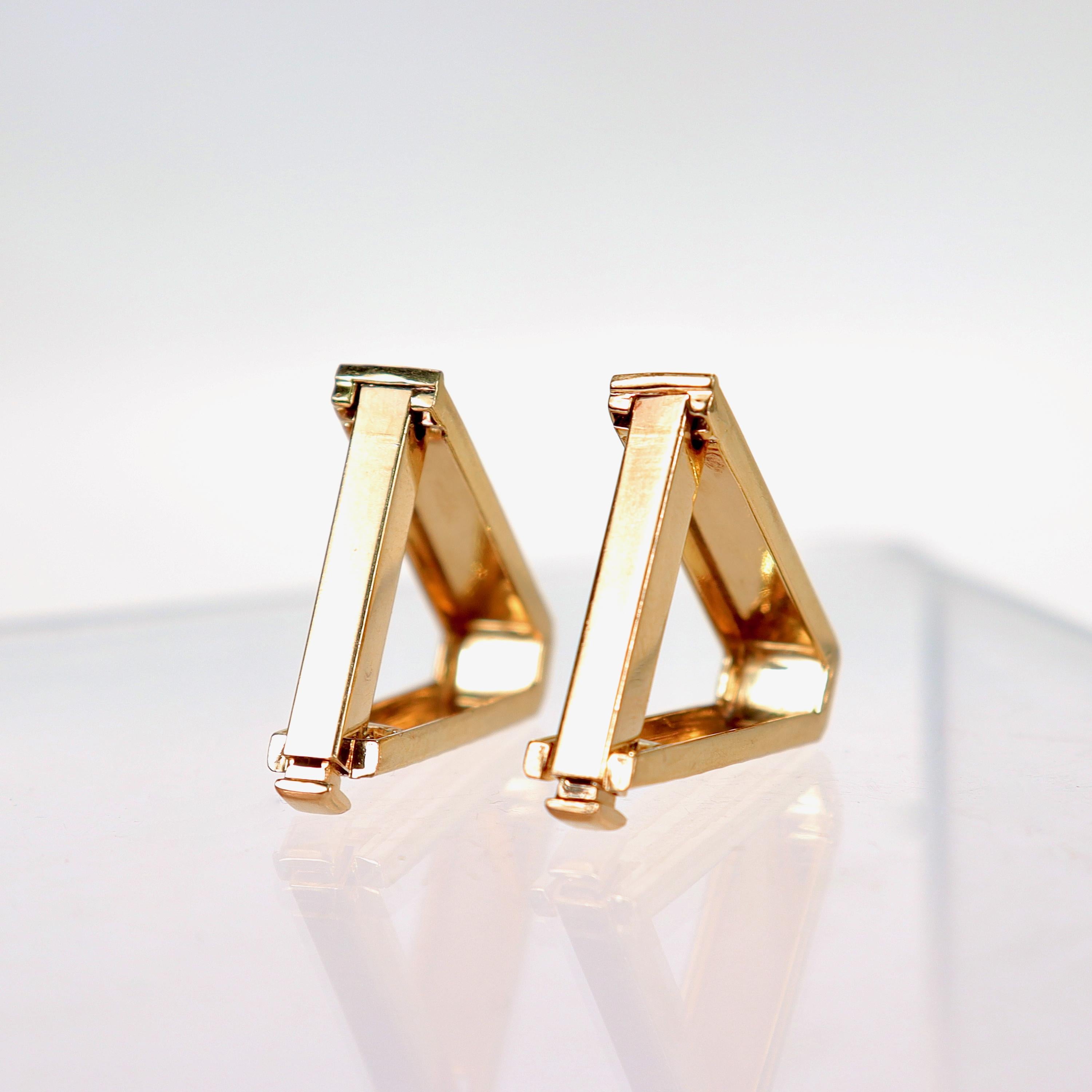 Signed 18 Karat French Gold Triangular or Wrapped Cufflinks For Sale 6