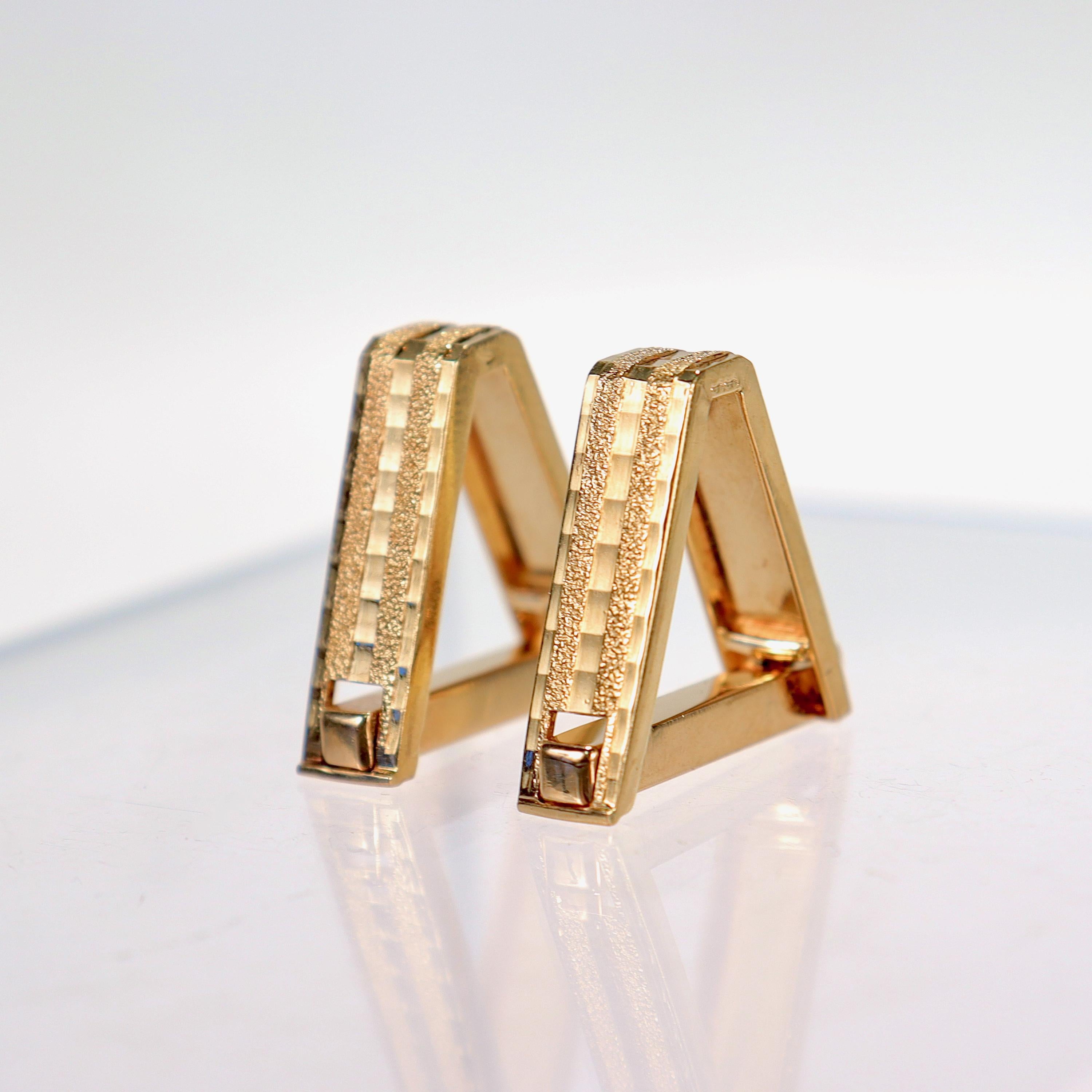 Men's Signed 18 Karat French Gold Triangular or Wrapped Cufflinks For Sale
