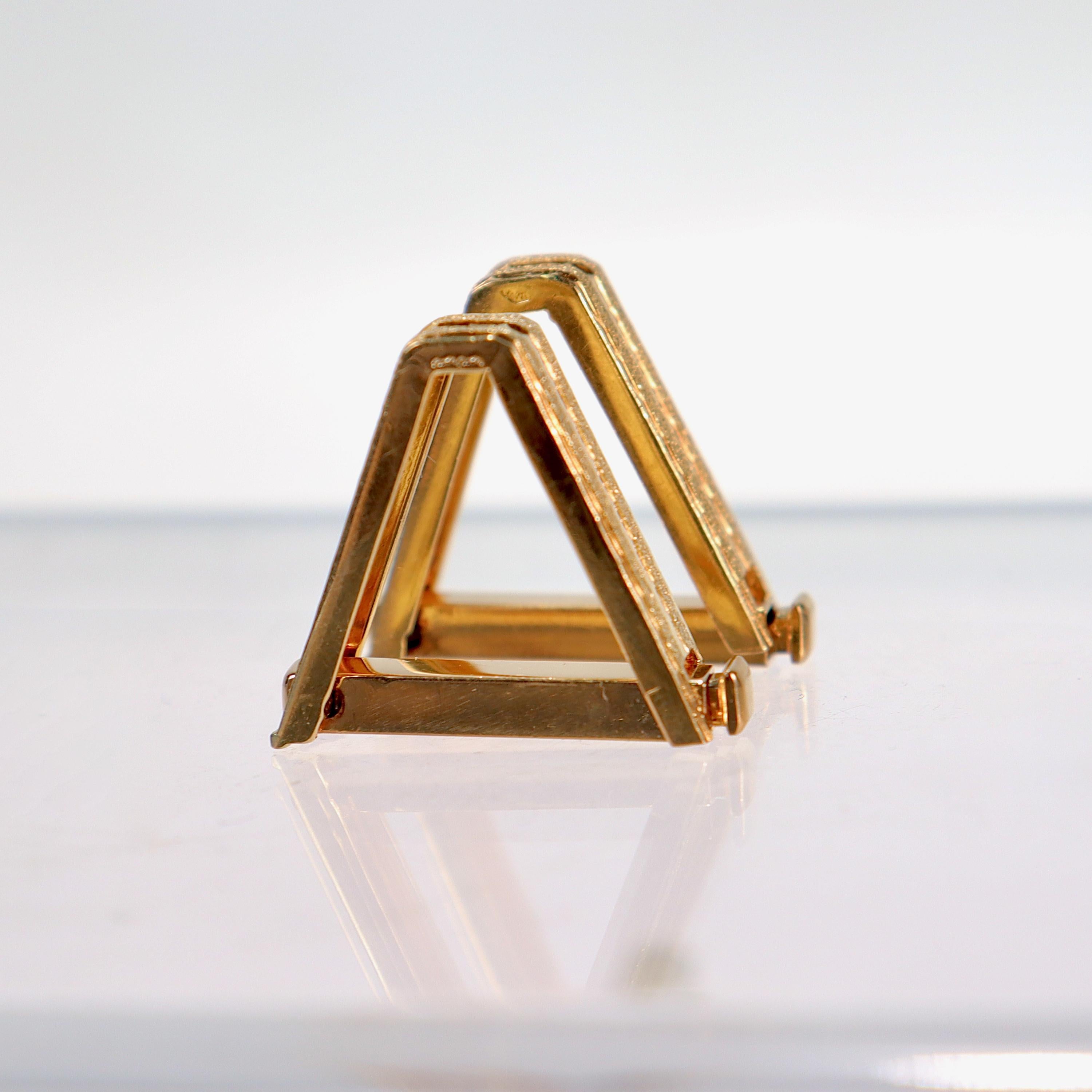 Signed 18 Karat French Gold Triangular or Wrapped Cufflinks For Sale 1