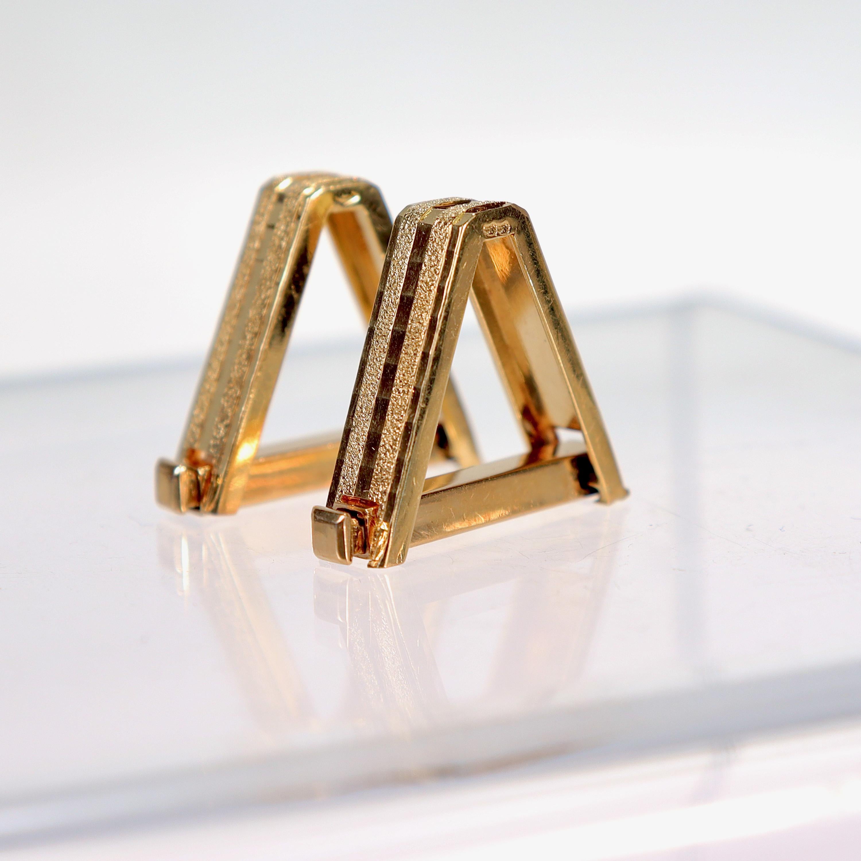 Signed 18 Karat French Gold Triangular or Wrapped Cufflinks For Sale 3