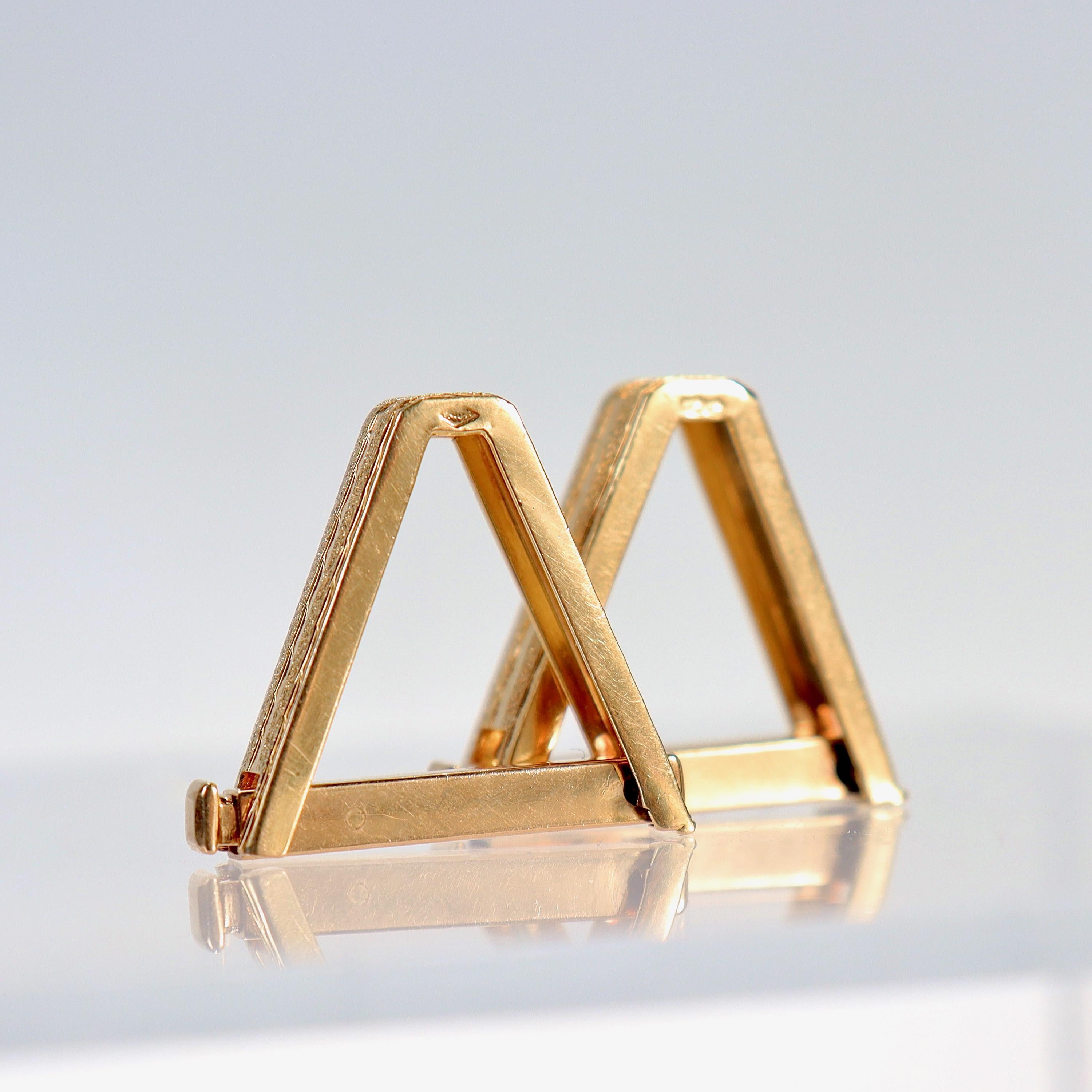 Signed 18 Karat French Gold Triangular or Wrapped Cufflinks For Sale 4