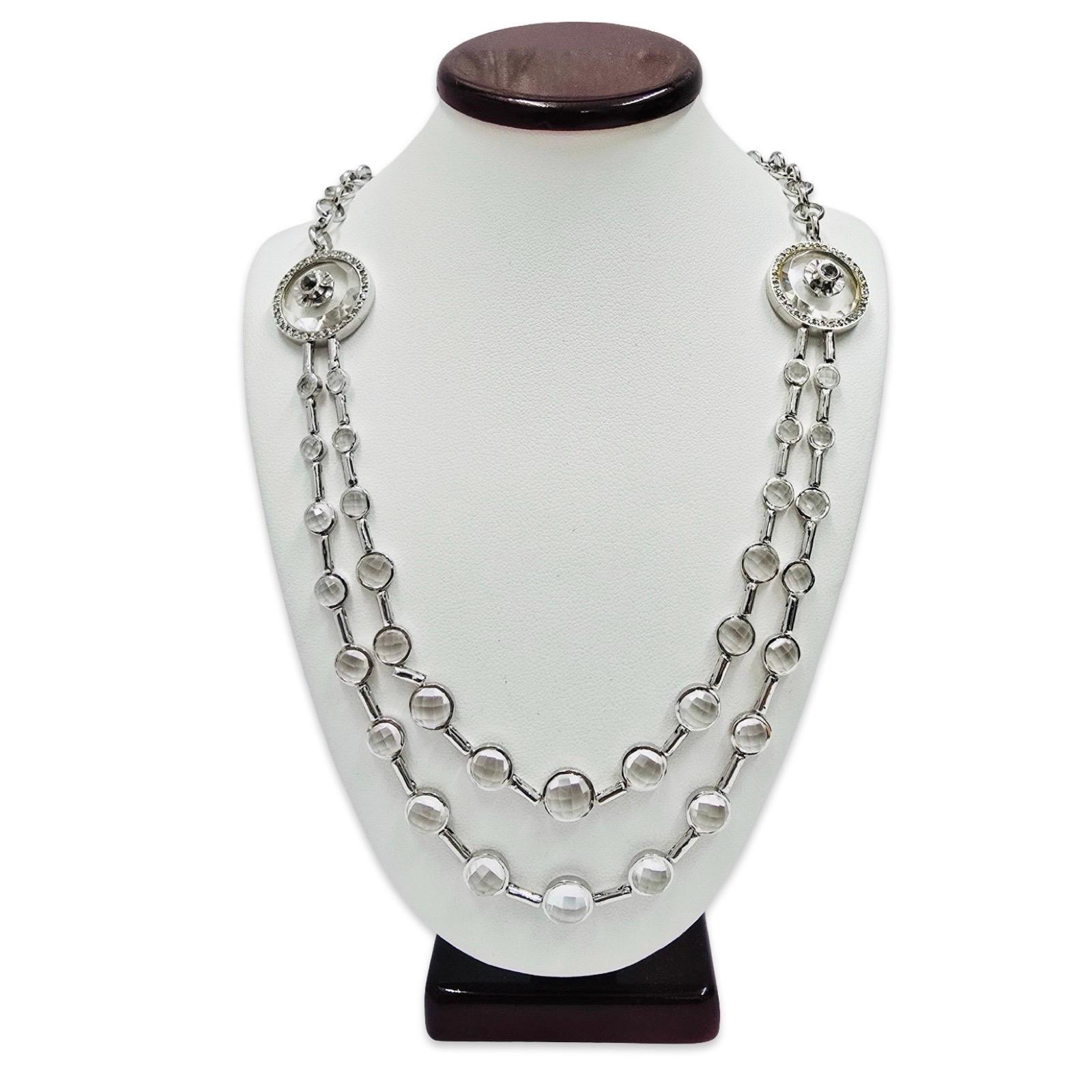 Taglio rotondo Collana a doppio filo con motivo a fiocco in quarzo e diamanti 18k firmati in vendita