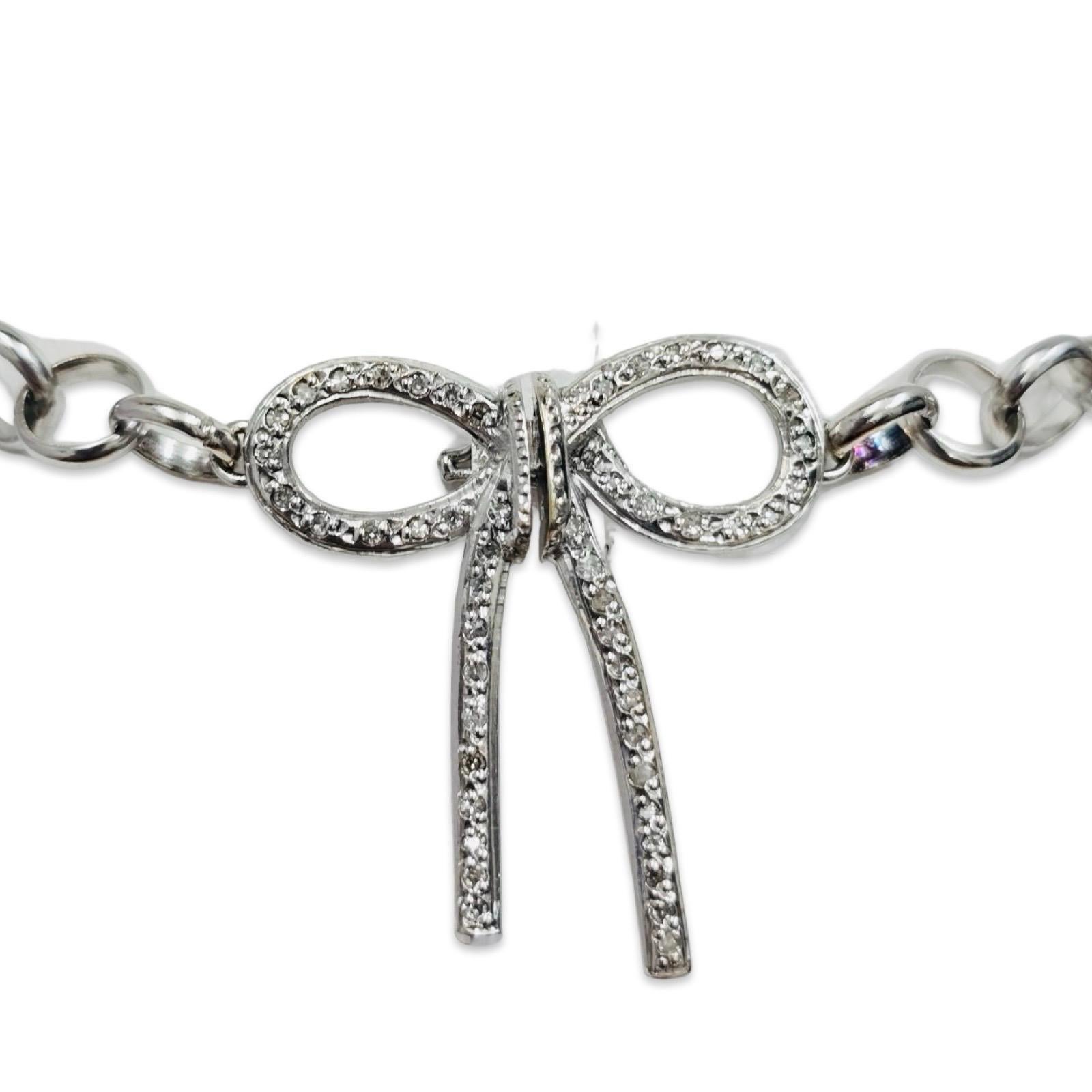 Collana a doppio filo con motivo a fiocco in quarzo e diamanti 18k firmati In condizioni buone in vendita a Miami, FL