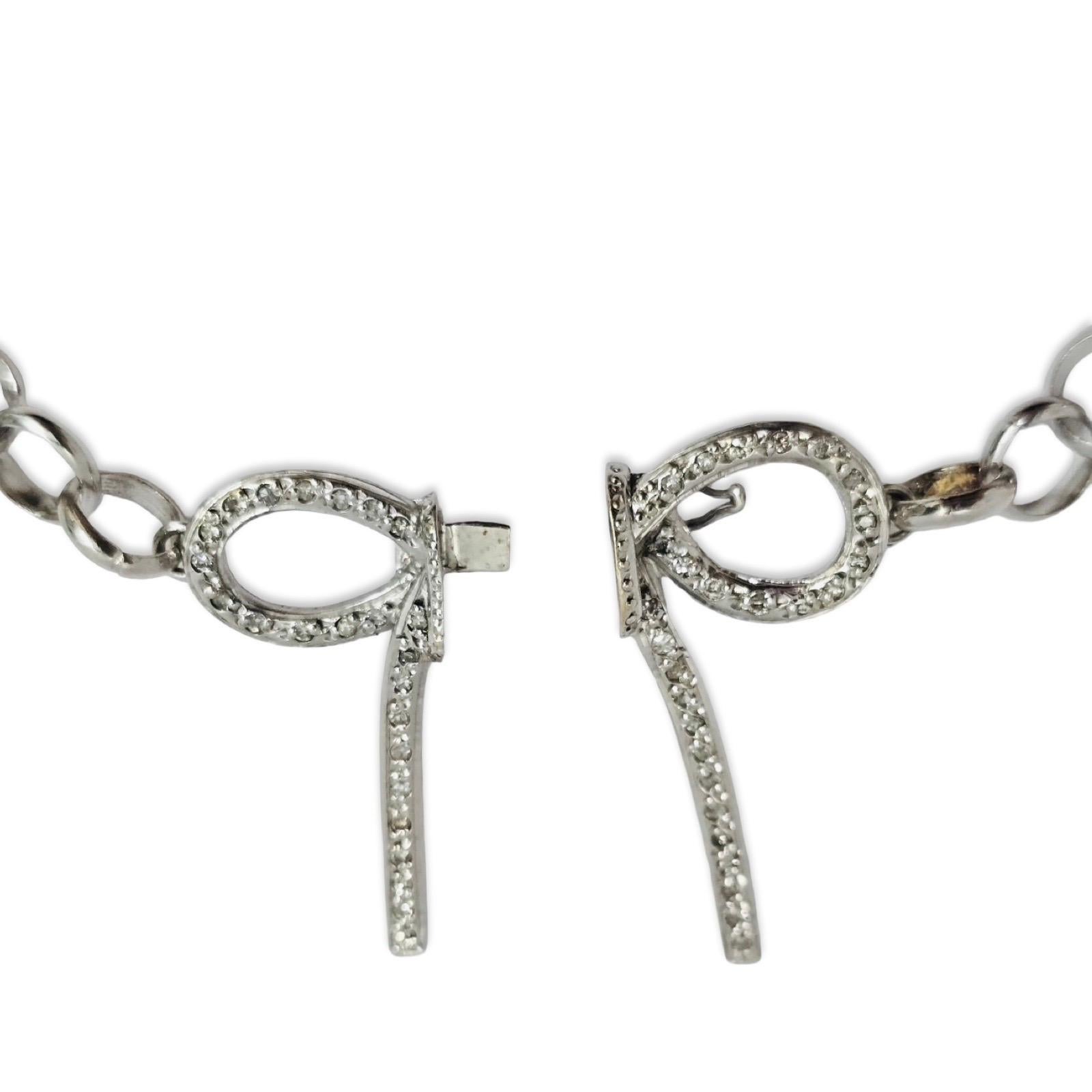 Donna Collana a doppio filo con motivo a fiocco in quarzo e diamanti 18k firmati in vendita