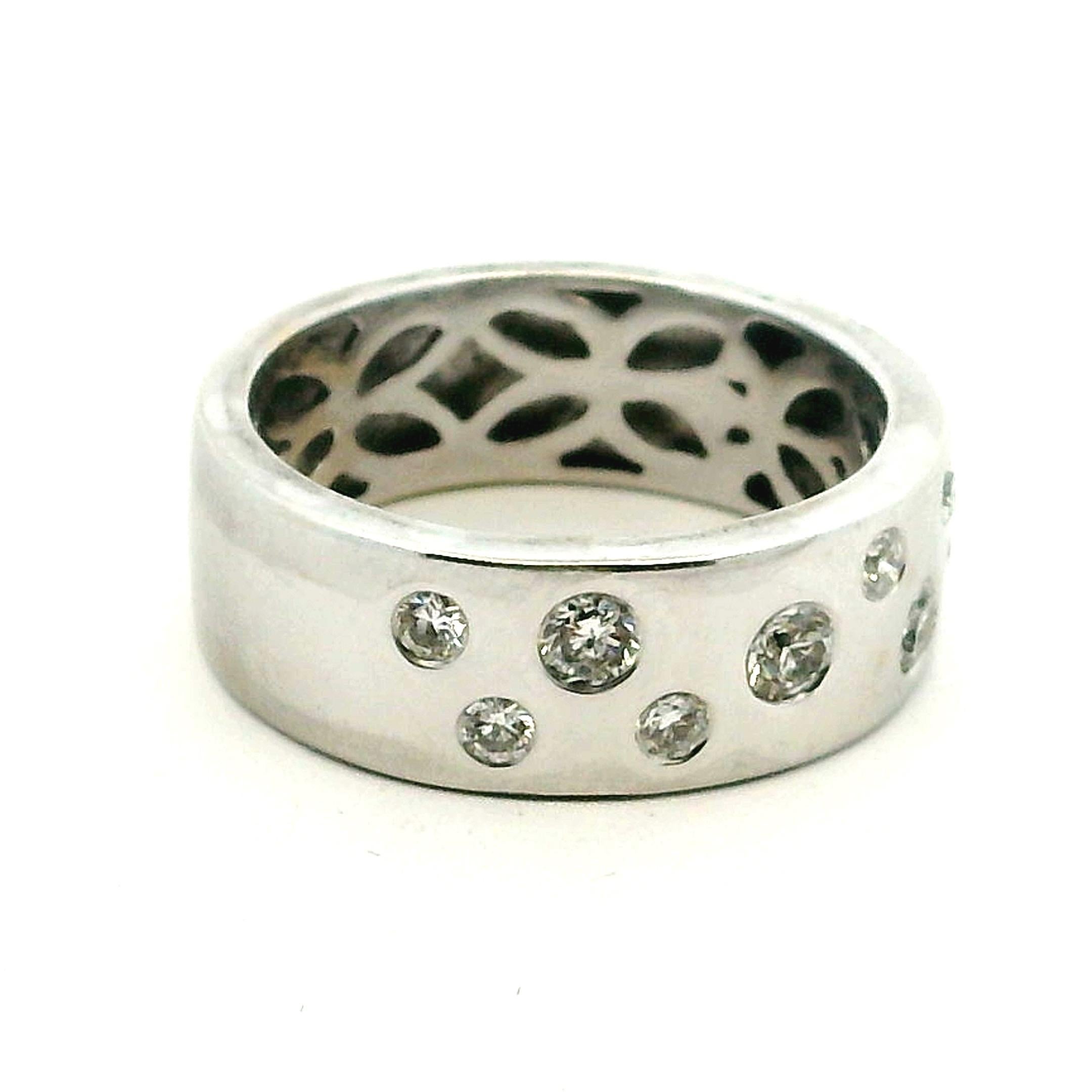 Contemporain Bracelet en or blanc 18K signé, diamants épars, 1,05 carat au total en vente