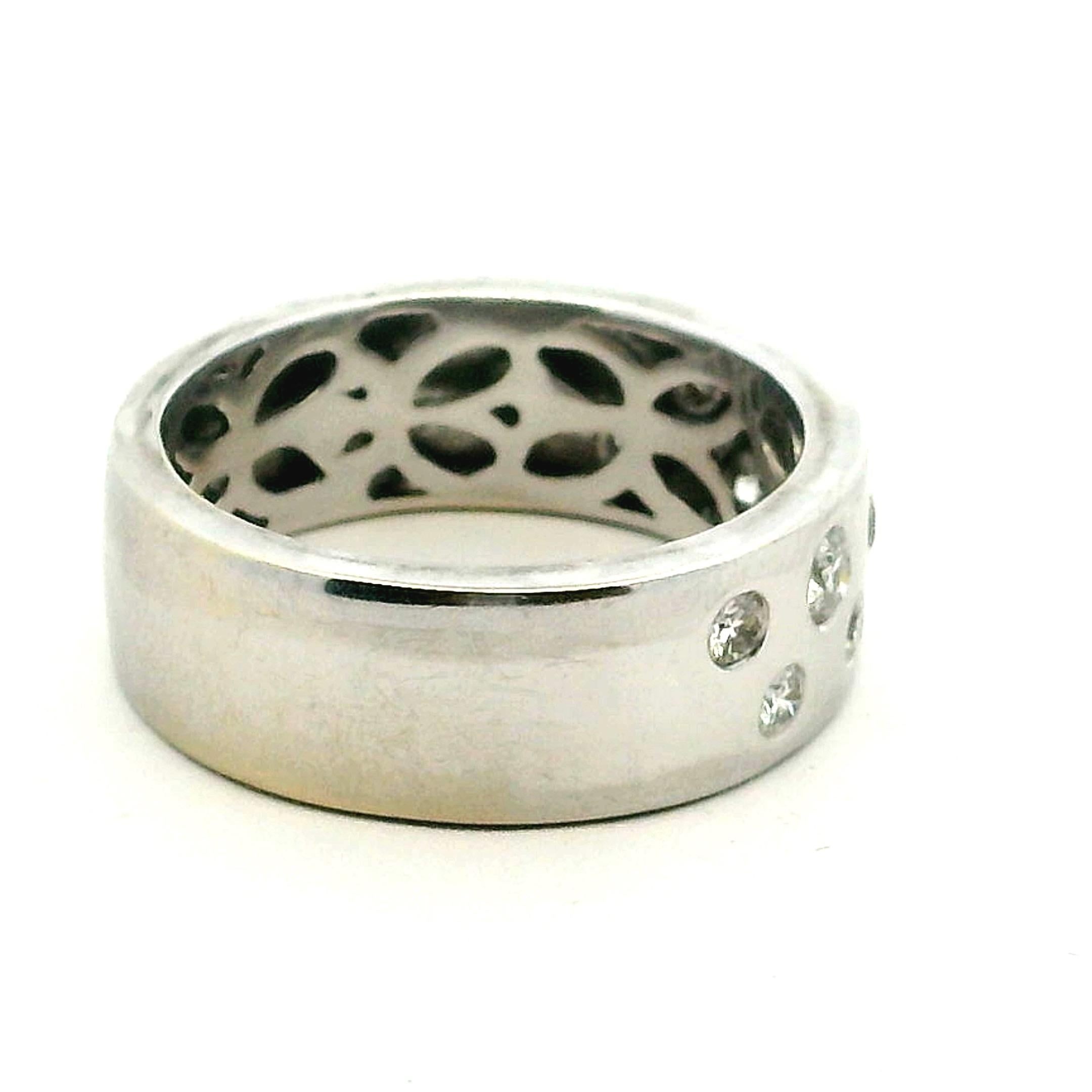 Taille ronde Bracelet en or blanc 18K signé, diamants épars, 1,05 carat au total en vente