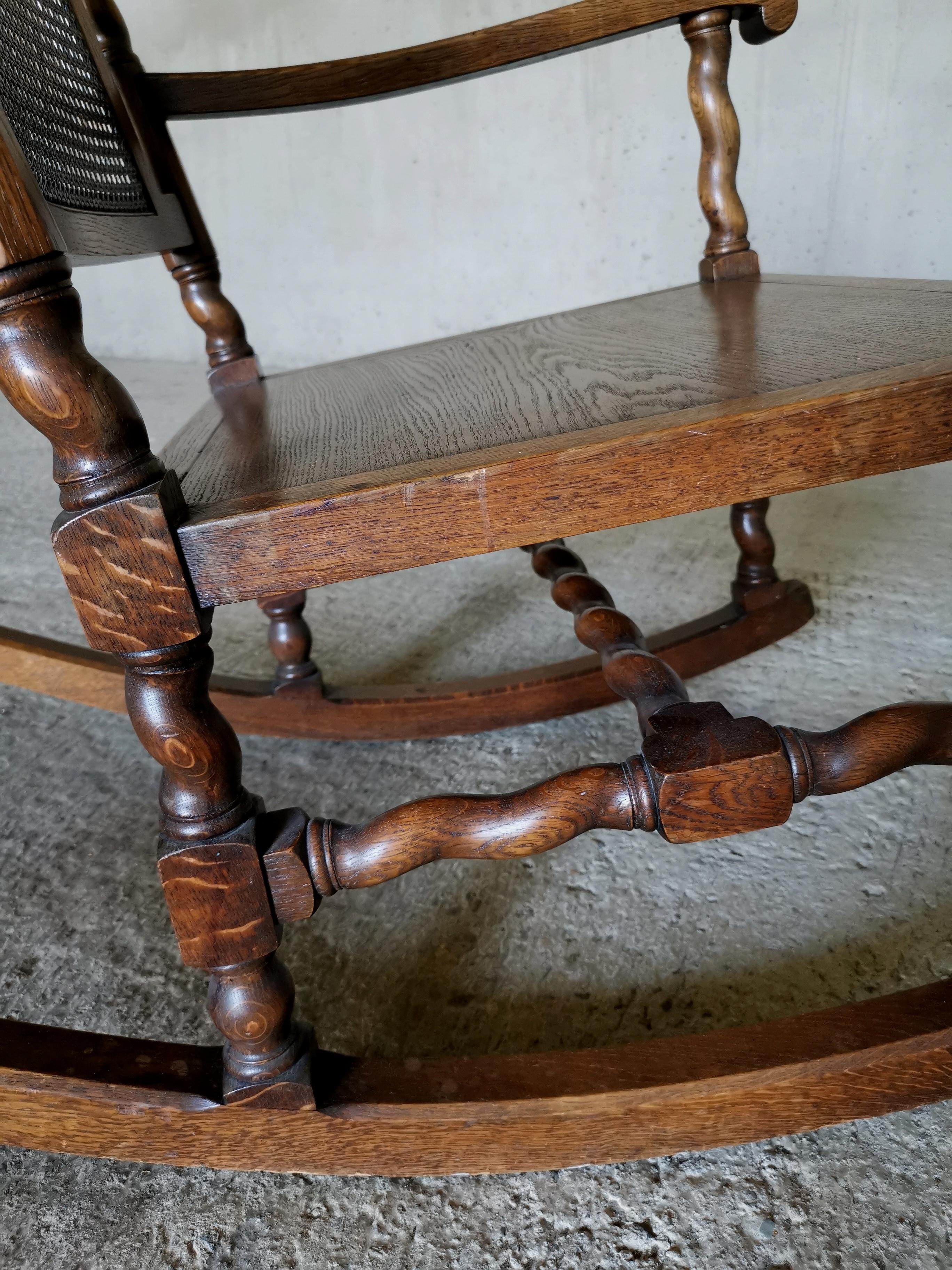 Chaise à bascule signée Axel Einar Hjorth, 1928, pour Nordiska Kompagniet. Chêne massif. en vente 3