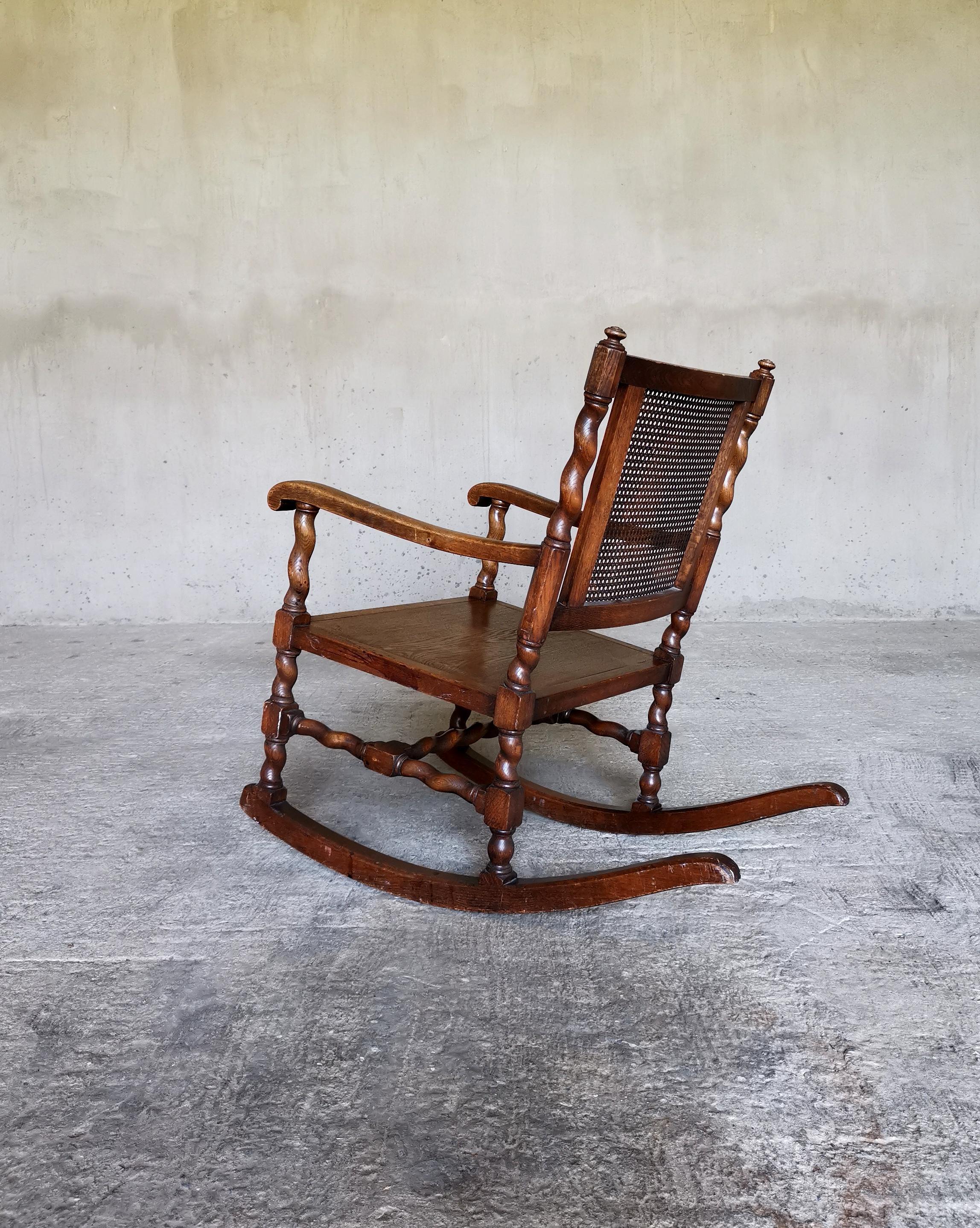 Chaise à bascule signée Axel Einar Hjorth, 1928, pour Nordiska Kompagniet. Chêne massif. en vente 4