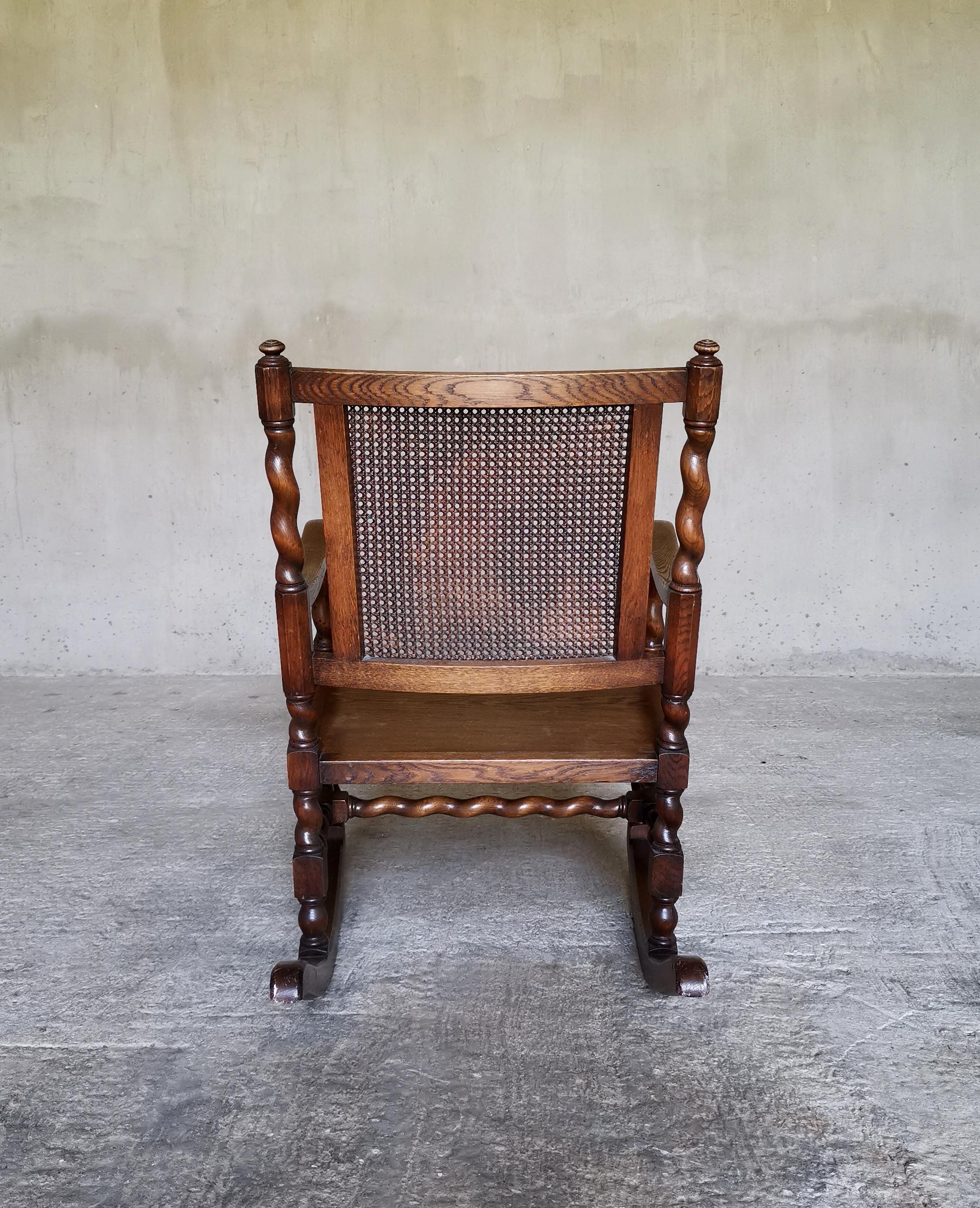 Scandinave moderne Chaise à bascule signée Axel Einar Hjorth, 1928, pour Nordiska Kompagniet. Chêne massif. en vente