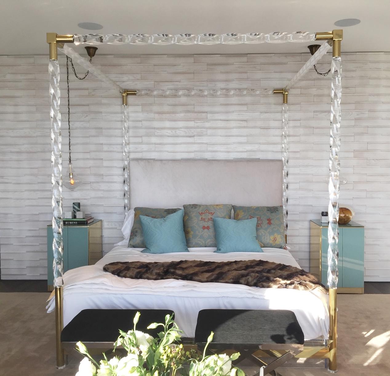 American Signed 1968 Charles Hollis Jones King-Size Canopy Bed in Faceted Lucite & Brass For Sale