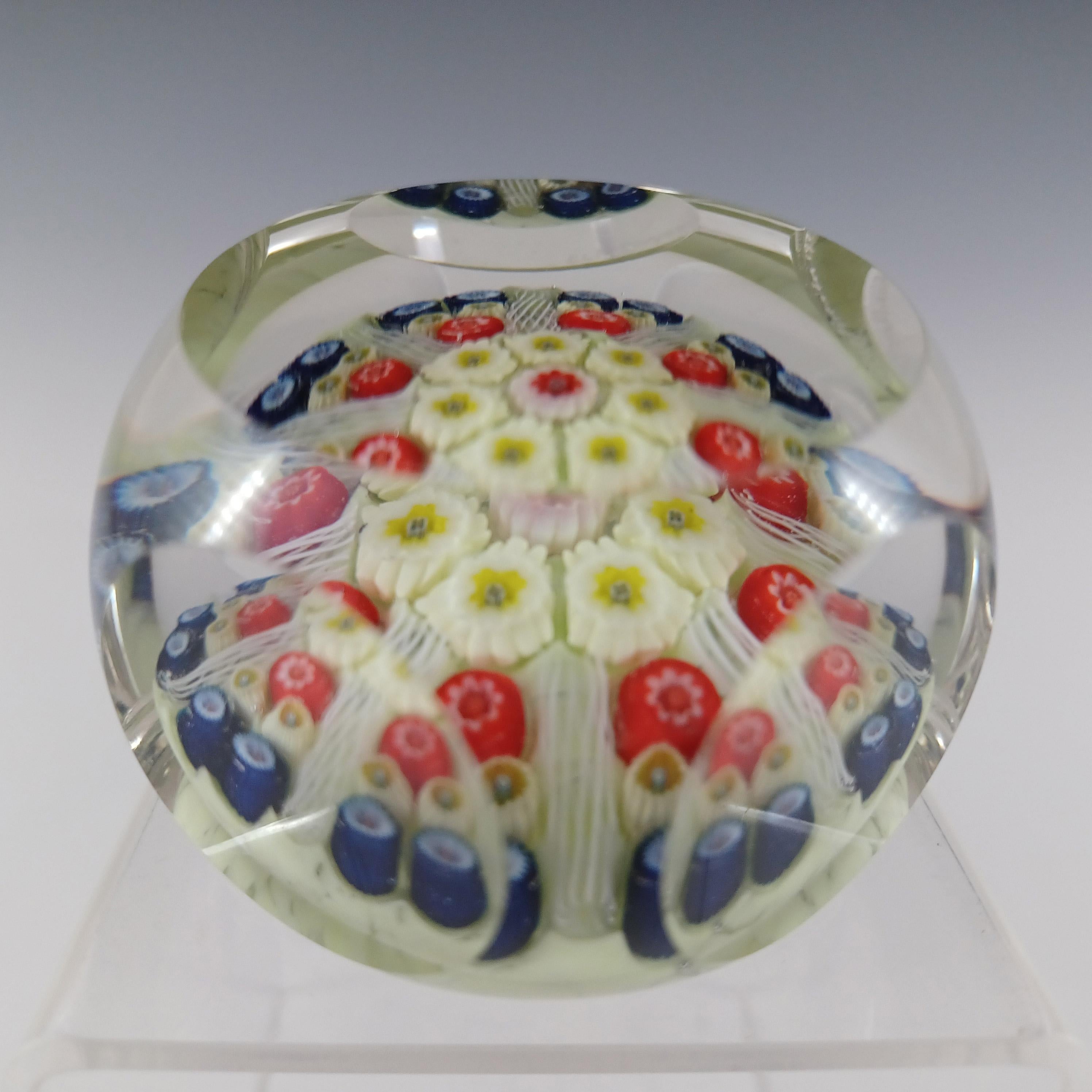 Pisapapeles de cristal amarillo facetado Strathearn Millefiori de 1977 FIRMADO Británico en venta