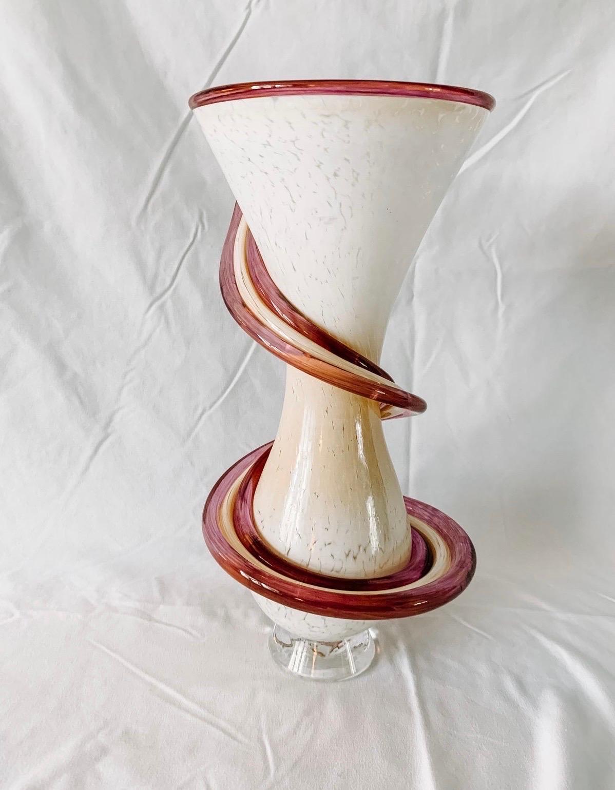 Vase postmoderne tourbillonnant de style Murano signé 2012 Chong en vente 3