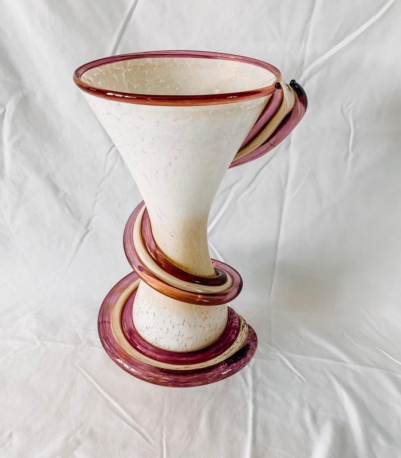 Vase postmoderne tourbillonnant de style Murano signé 2012 Chong en vente 2