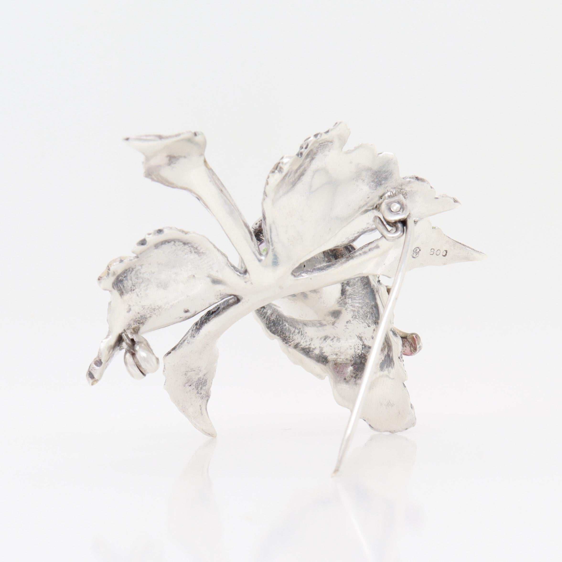 Broche en argent 800, marcassite et émail signée Cattleya Orchid Brooch en vente 4
