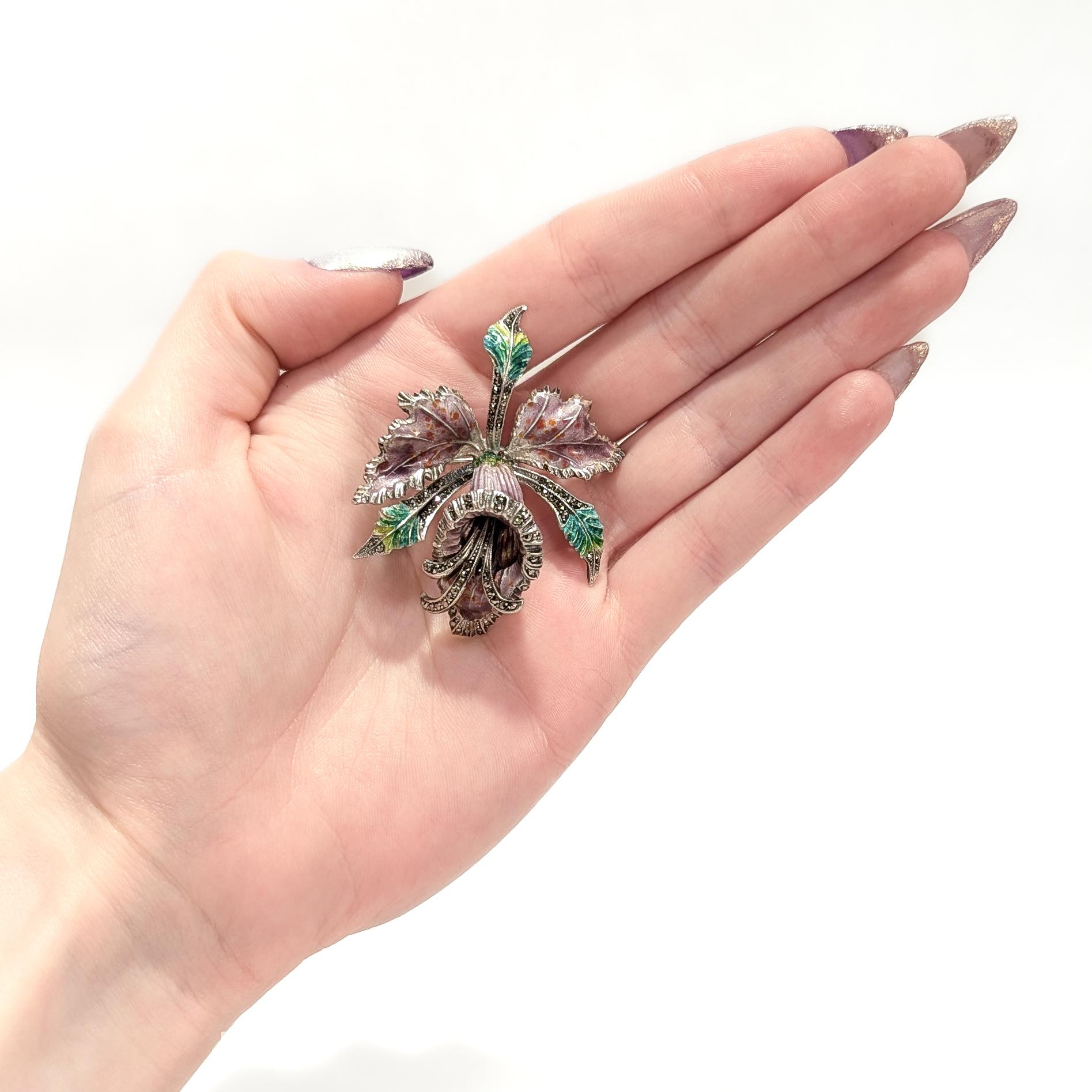 Rétro Broche en argent 800, marcassite et émail signée Cattleya Orchid Brooch en vente