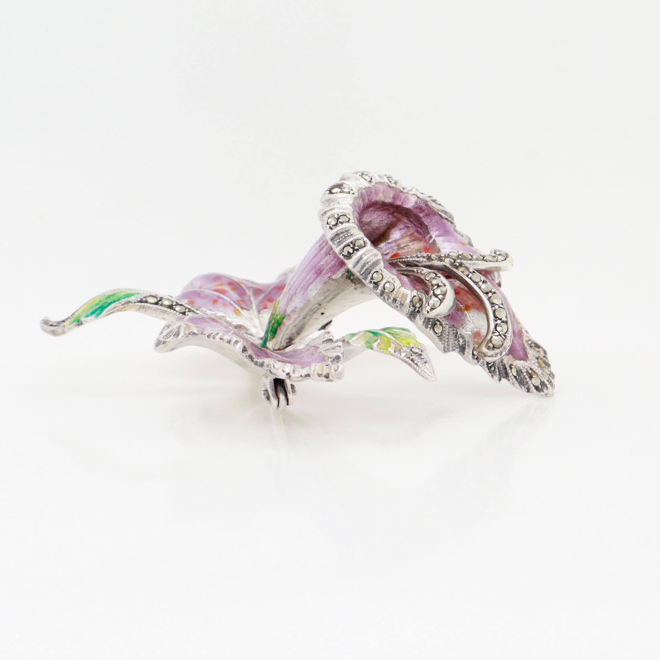 Broche en argent 800, marcassite et émail signée Cattleya Orchid Brooch en vente 2
