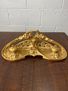 Encrier double en bronze doré Art Nouveau signé A Hiolle, circa 1900