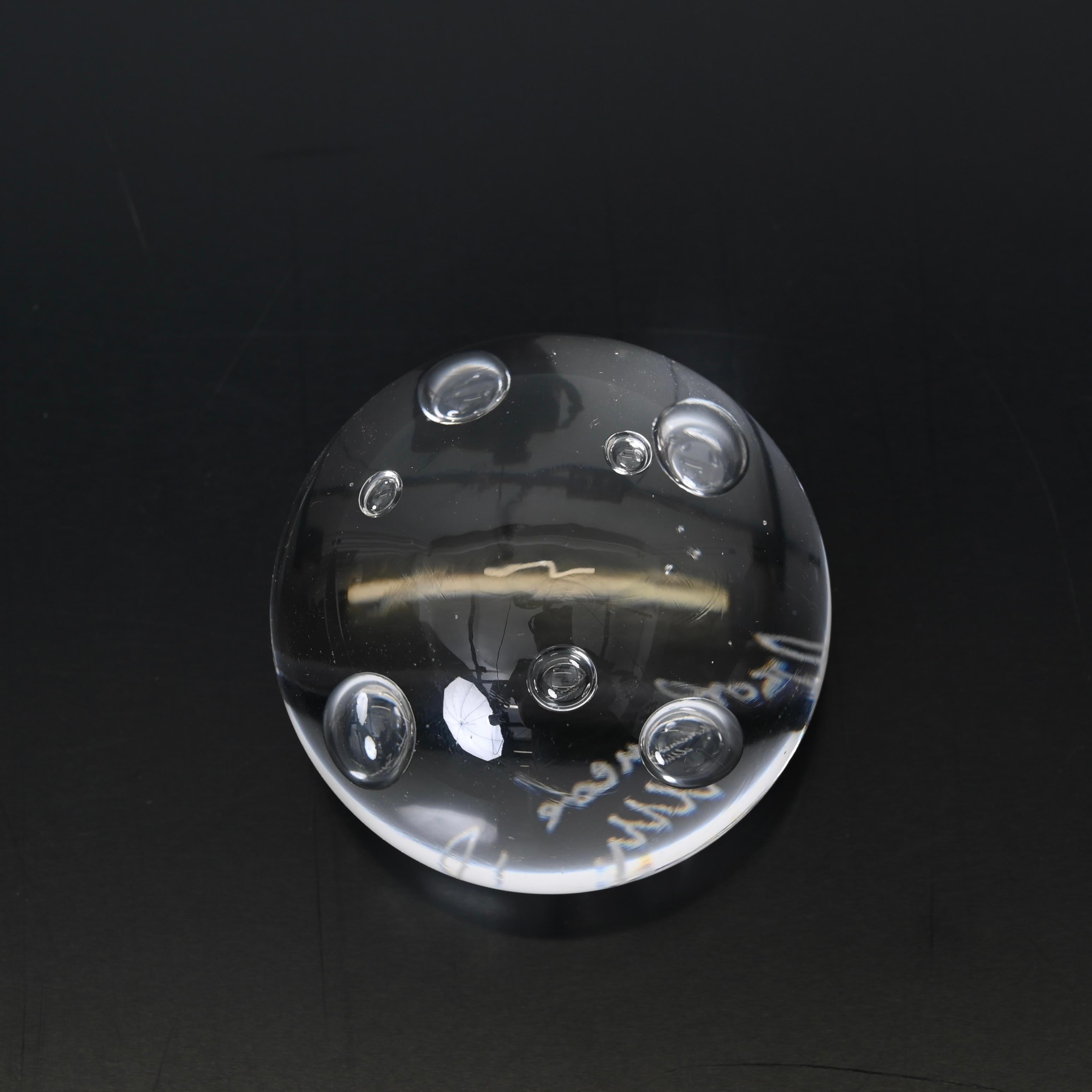 Signed A. Seguso Spherical Paperweight in Murano Bubble Glass, Italy 1960s For Sale 1