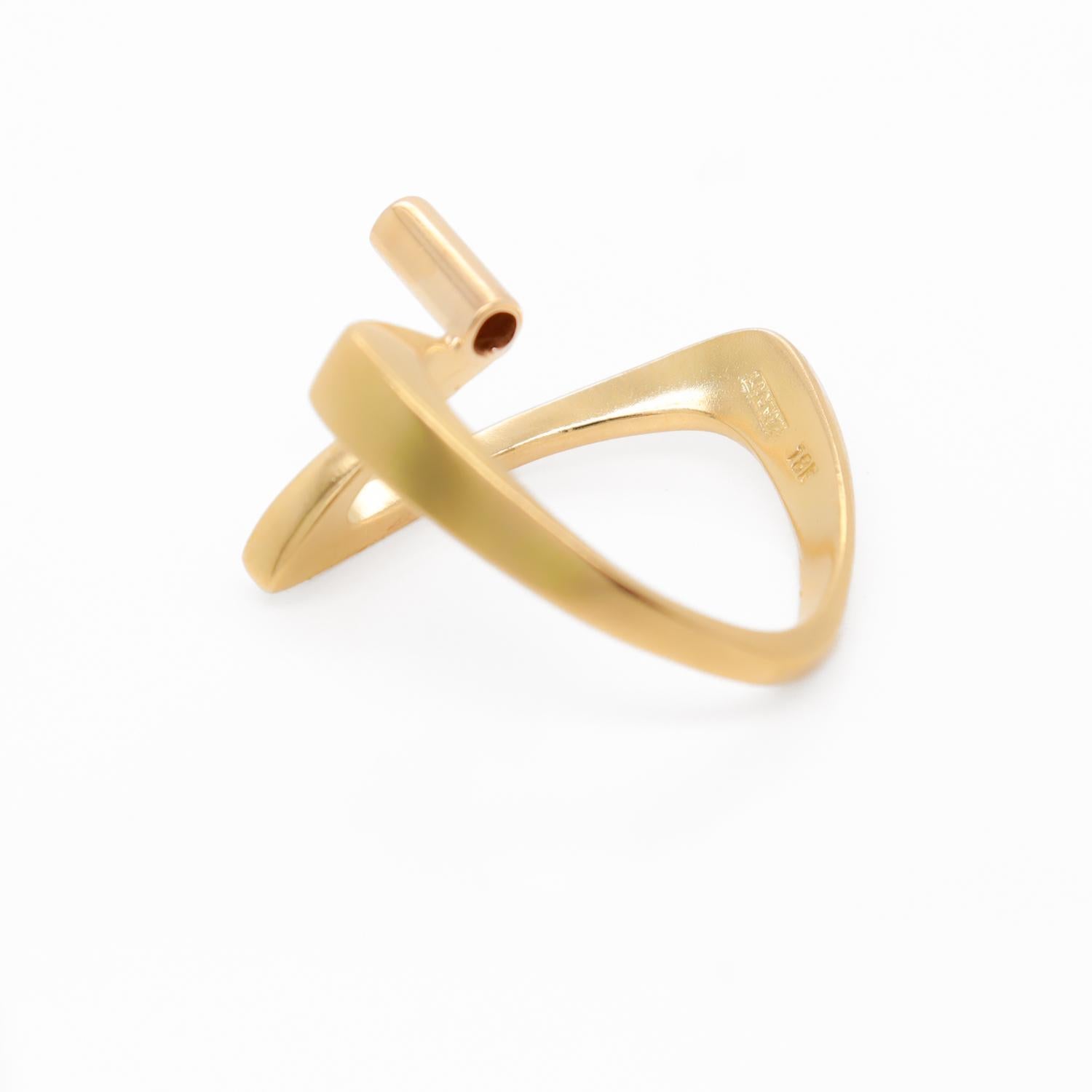 Anillo solitario de oro de 18 quilates y diamantes modernista firmado por Alfred Karram en venta 4