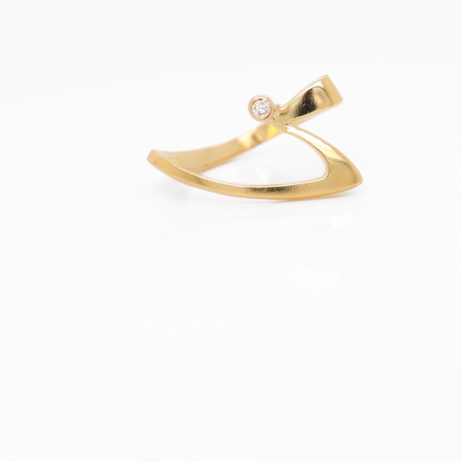 Femenino o masculino Anillo solitario de oro de 18 quilates y diamantes modernista firmado por Alfred Karram en venta