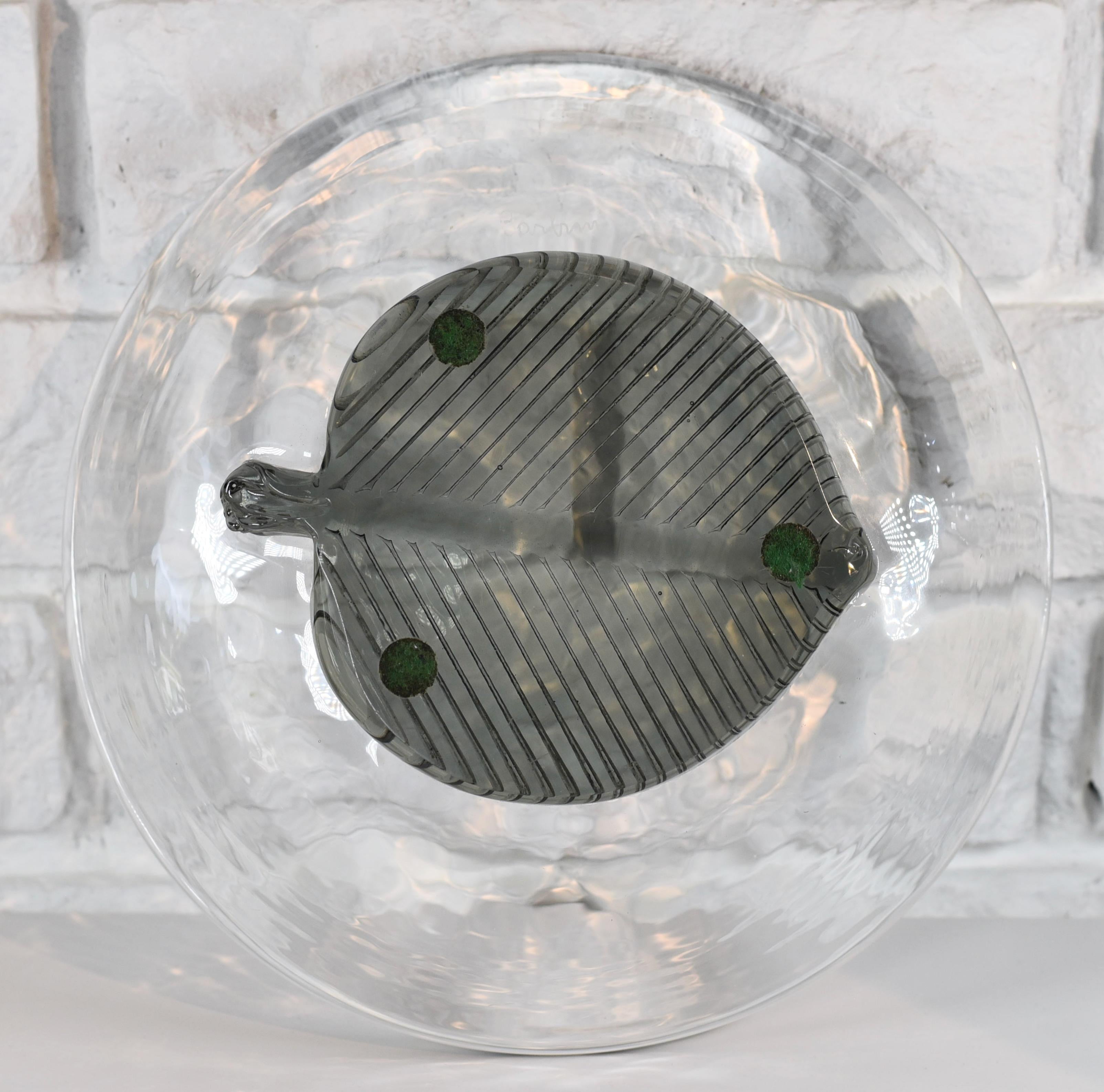 Mid-Century Modern Signed Alfredo Barbini Murano Italian Art Glass Leaf Bowl  For Sale