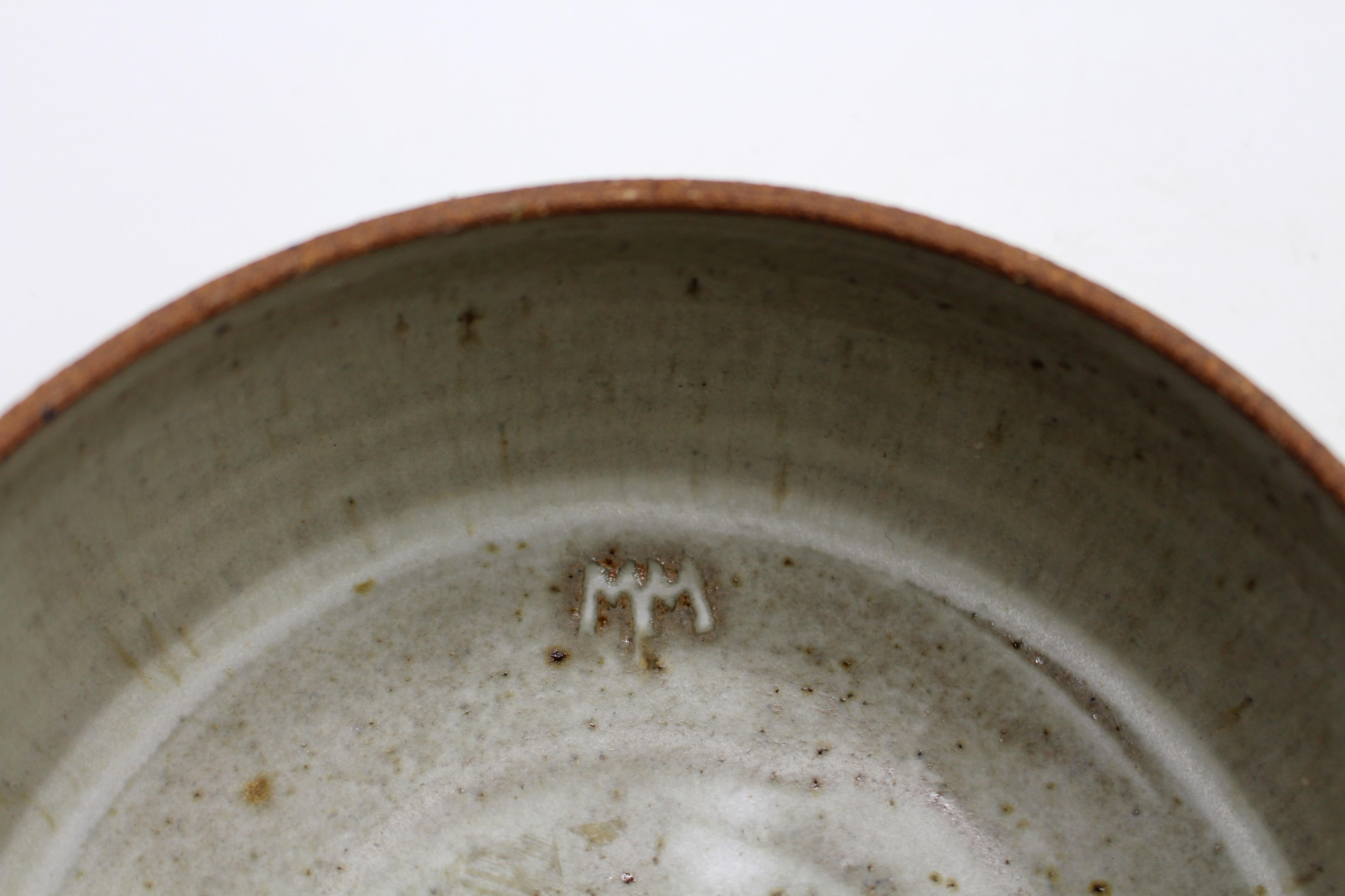 Signed and Stamped Lidded Stoneware Box by Warren MacKenzie (Moderne der Mitte des Jahrhunderts) im Angebot