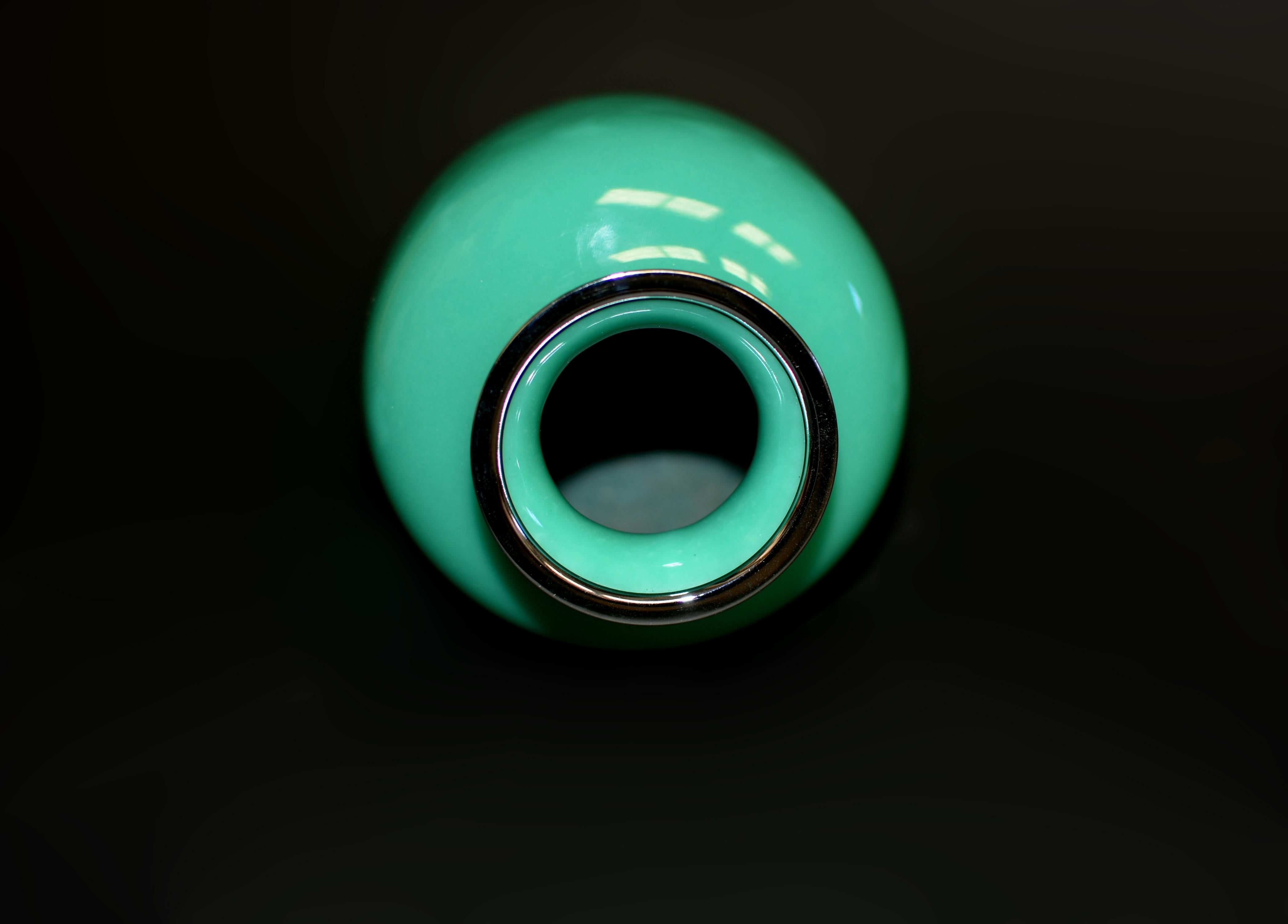 Vaso cloisonné a balaustro verde firmato Ando Jubei in vendita 3